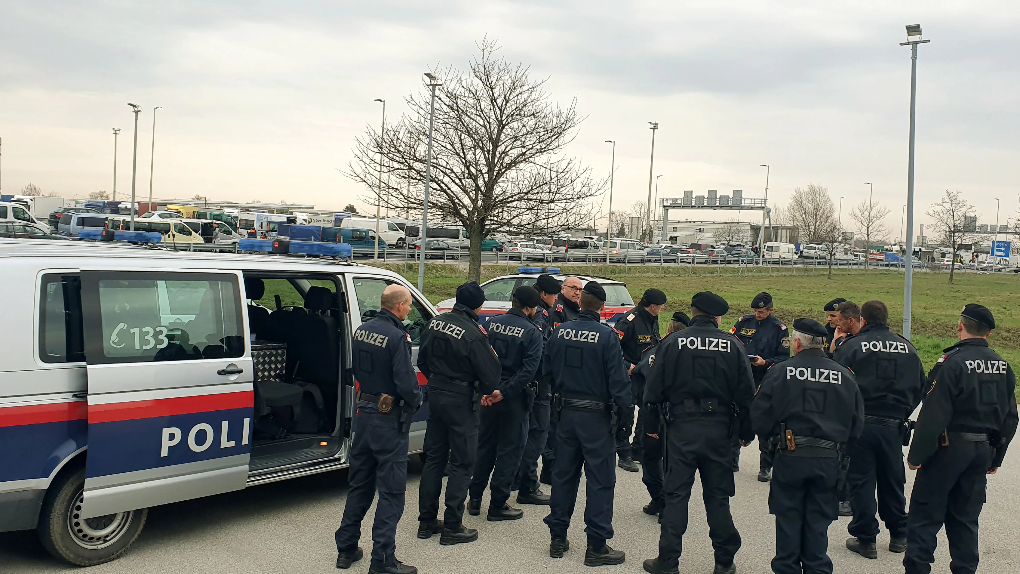 Die Leiche wurde am Grenzübergang Nickelsdorf gefunden. (Symbolbild)