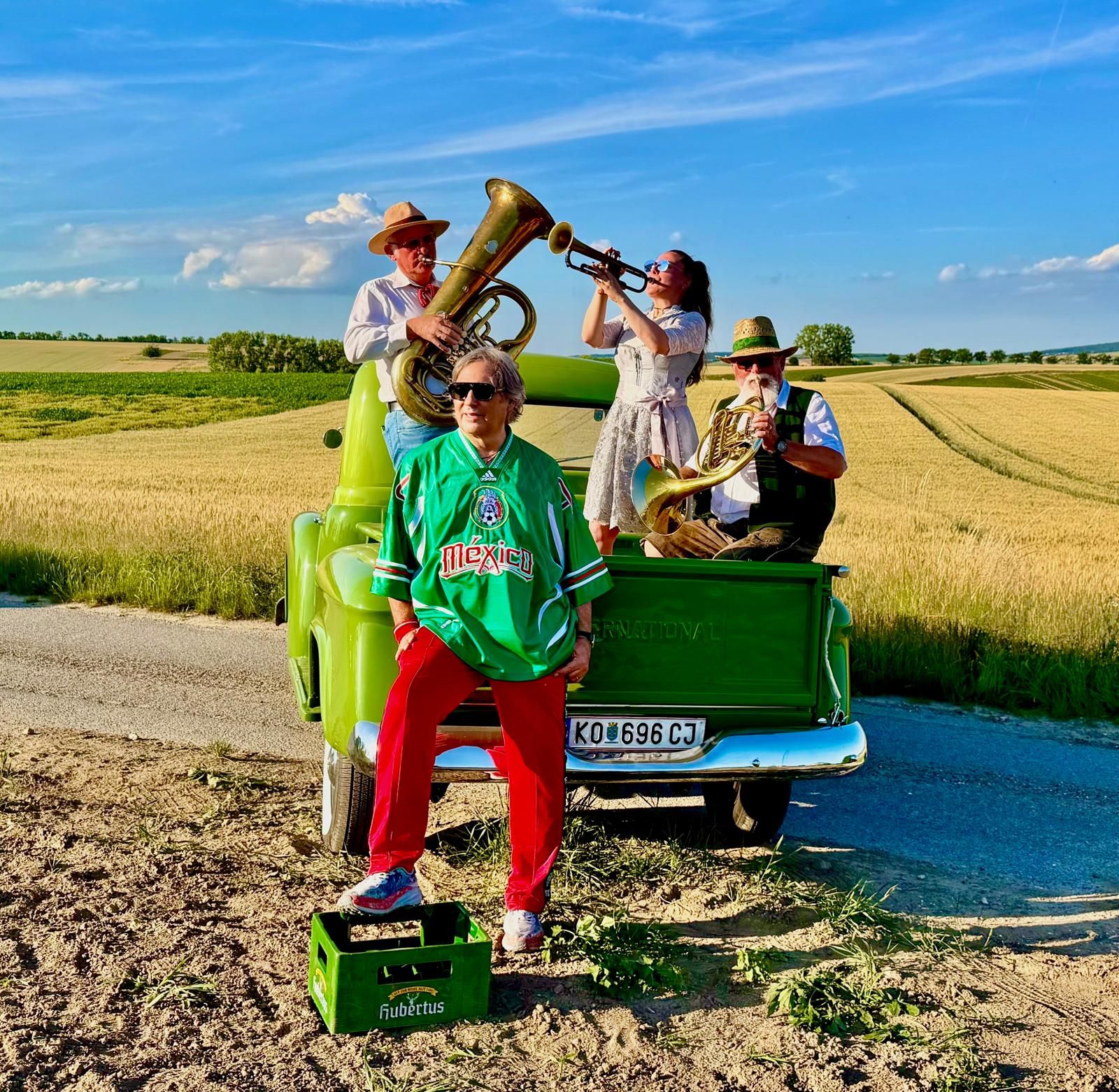 Heute.at - Popstar-Prinz: Hubertus von Hohenlohe bringt Sommerhit