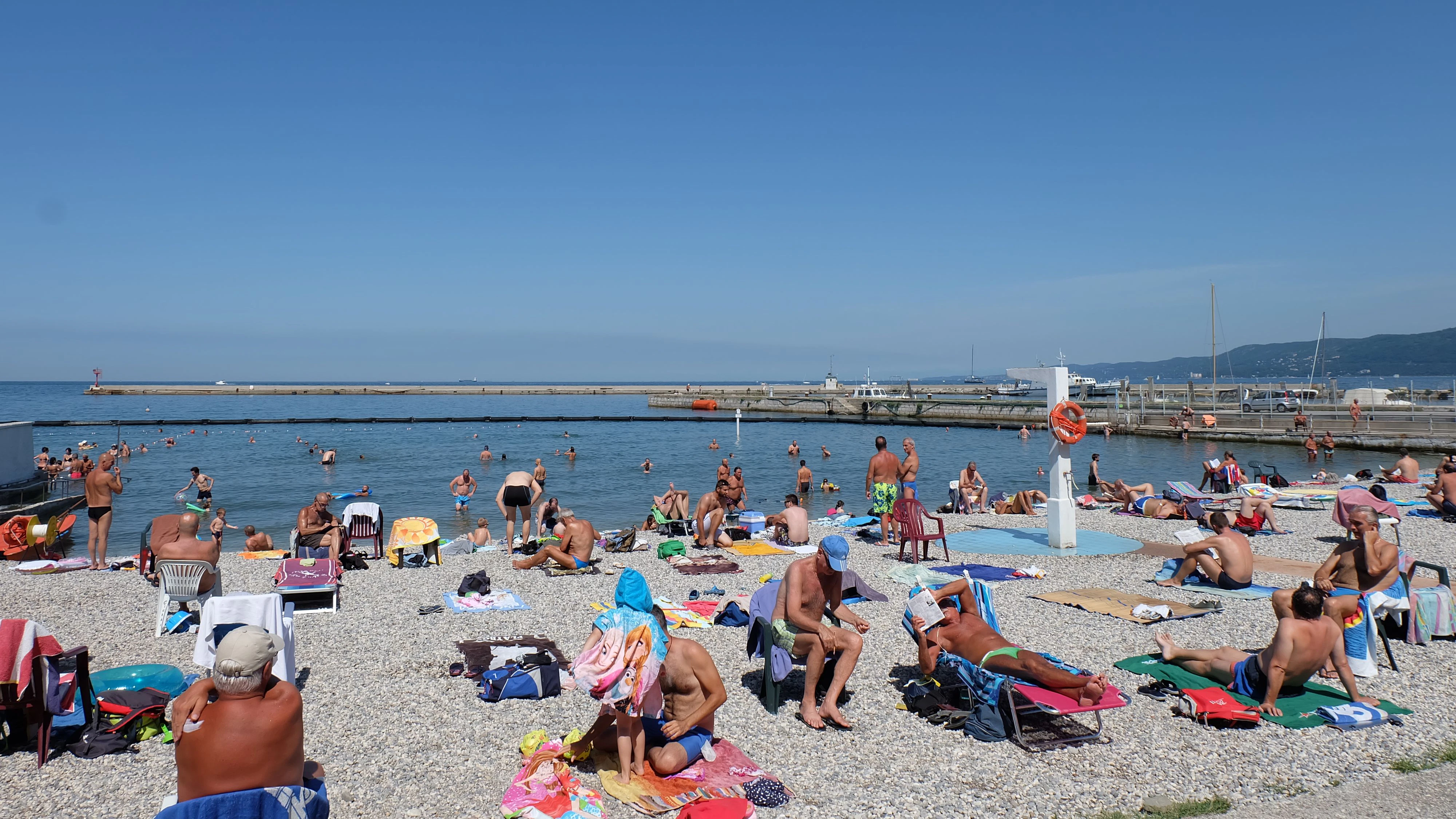 Heute.at - Ihr lebt im Mittelalter! - Bade-Eklat am Kult-Strand