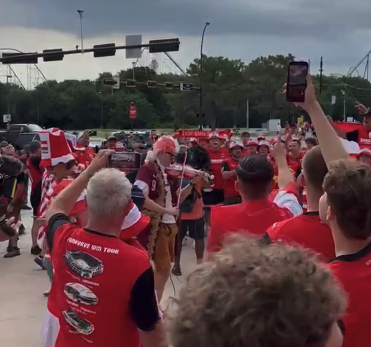 Heute.at - Mozart geigt beim ÖFB-Fanmarsch vor Argentinien-Hit auf