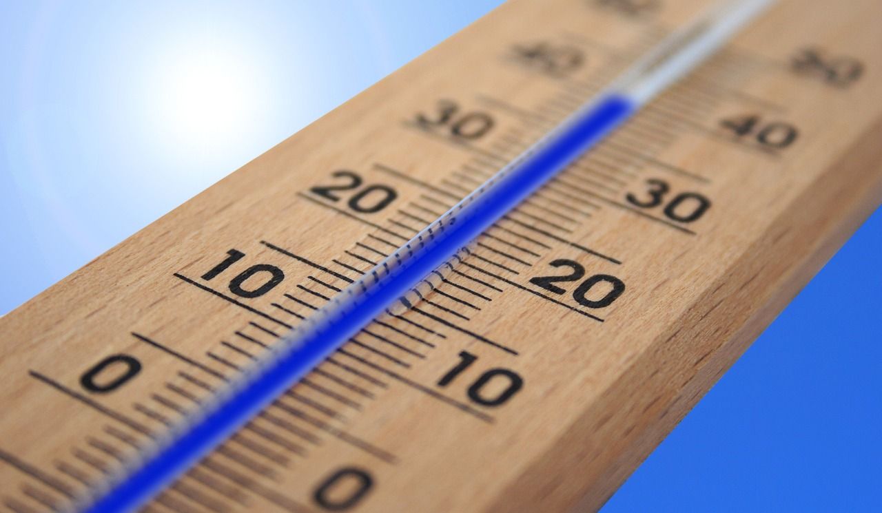 Thermometer bei Sommerhitze