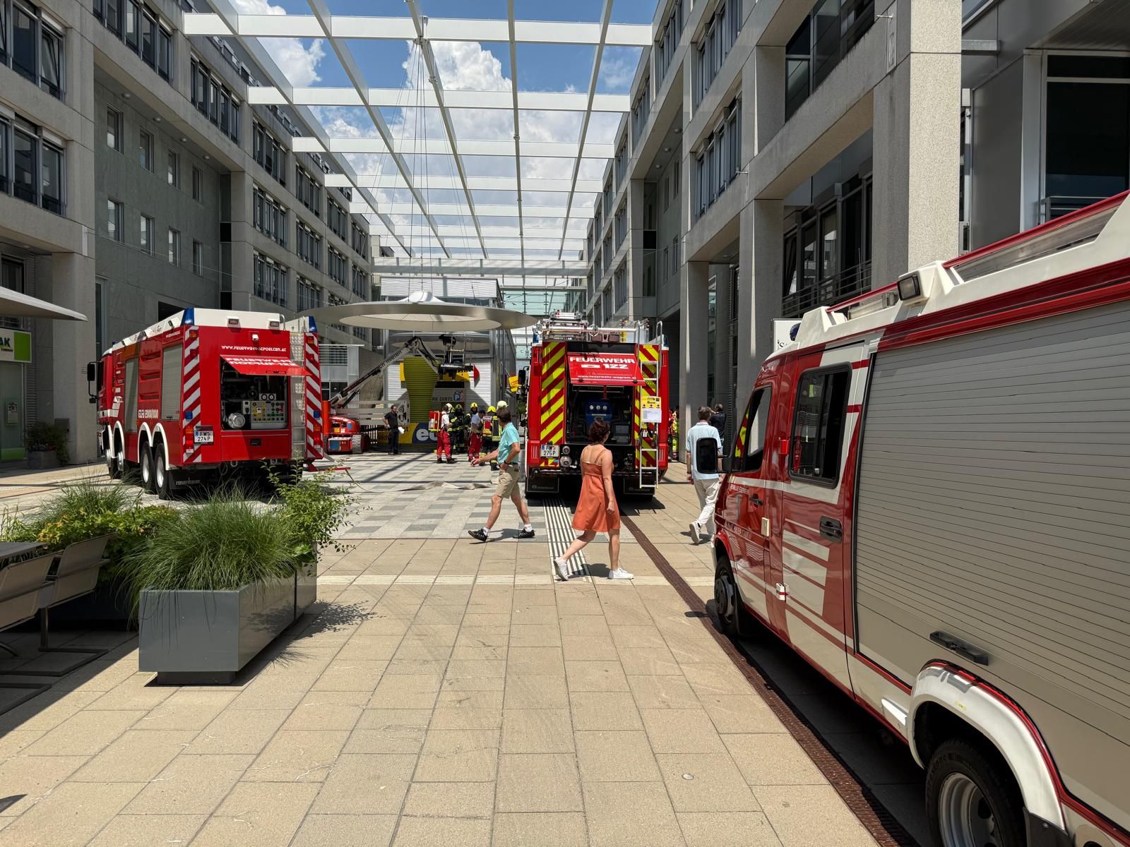 Heute.at - Landhaus St. Pölten: Auto brennt in der Tiefgarage