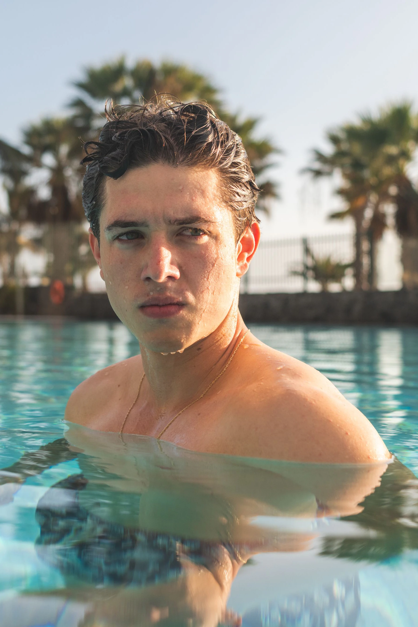 En Fuego? – Mui en fuego! Das neue Netflix"-Krimi-Drama Oasis" zeigt vor allem schöne Menschen in toller Umgebung