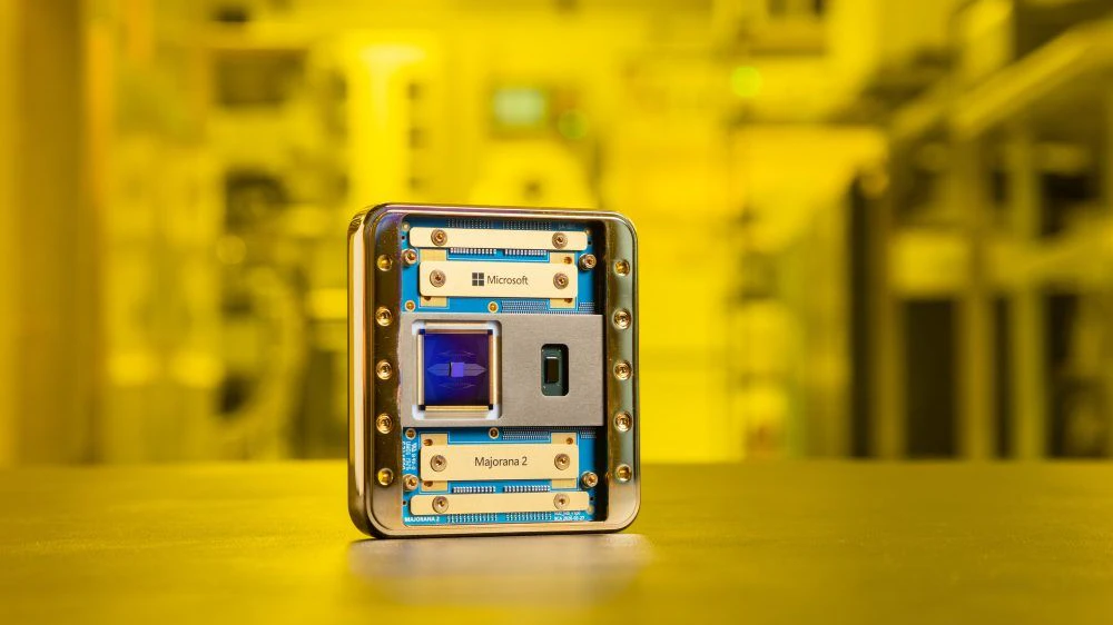 Im Mittelpunkt steht der neue Quantenchip Majorana 2.