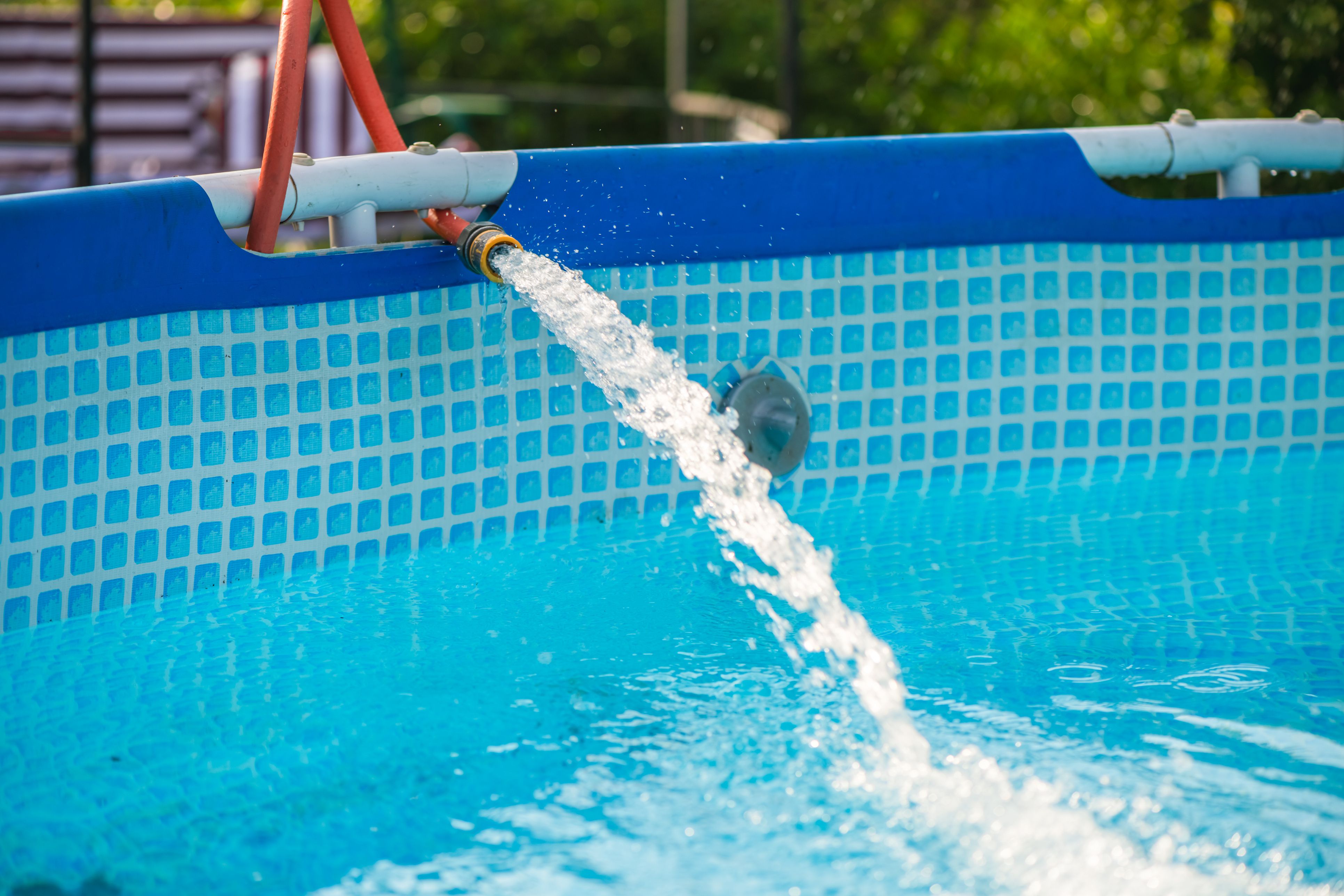 Der Bürgermeister vermutet, dass Anrainer trotz Wasserknappheit ihre Pools befüllt haben. (Symbolbild)