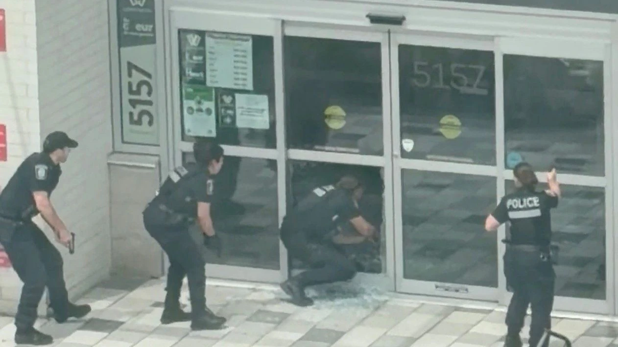 Heute.at - Schüsse in jüdischem Viertel – Polizei tötet Falschen