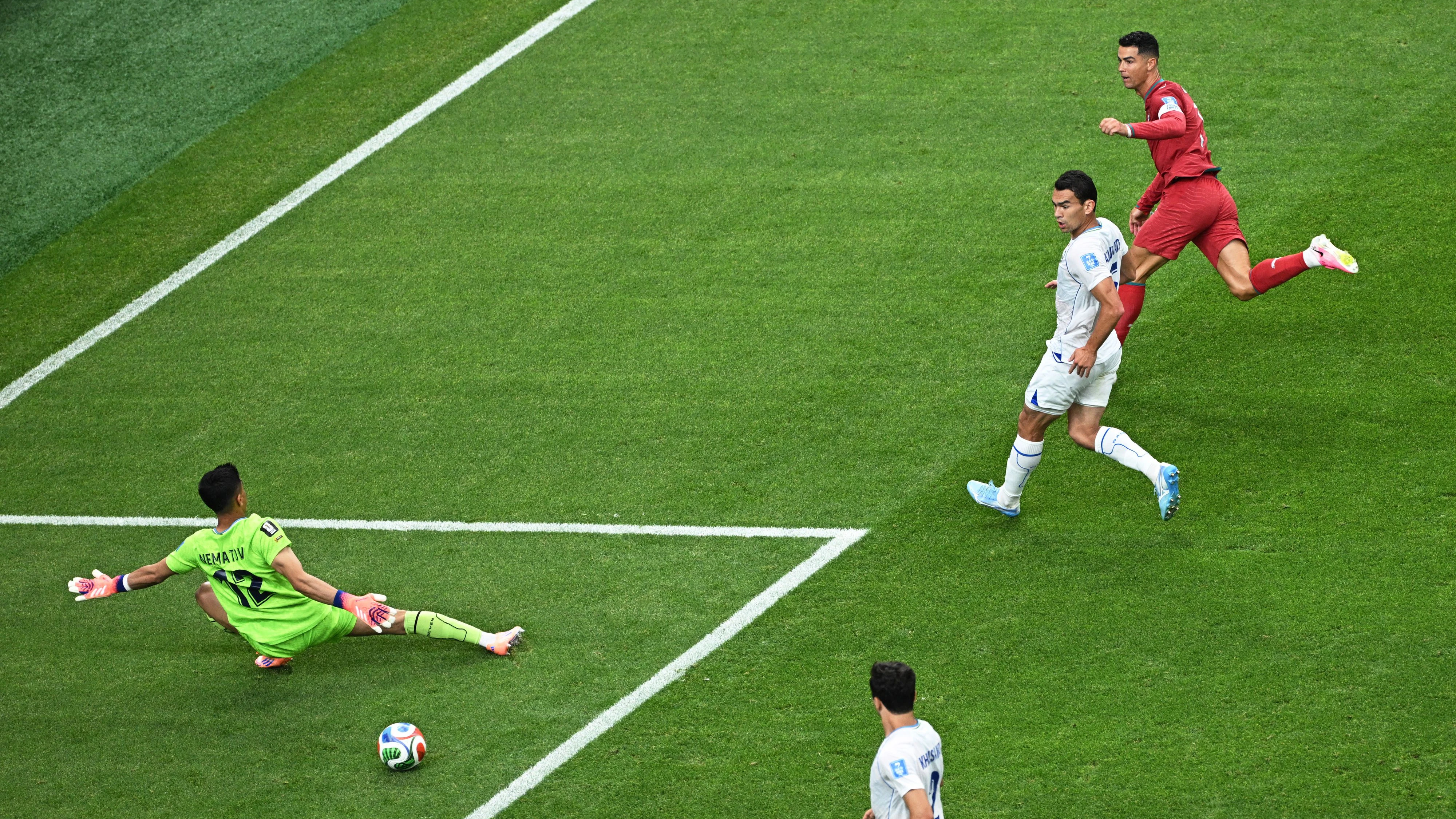 Fußball-Star Cristiano Ronaldo netzt gegen Usbekistan. 