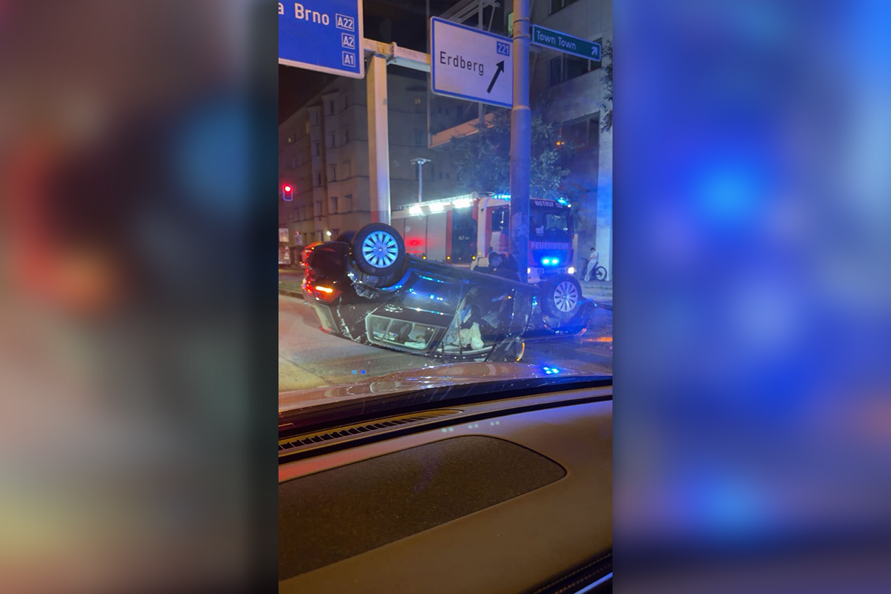 In der Nacht auf Dienstag kam es auf der Erdberger Lände zu einem heftigen Unfall.