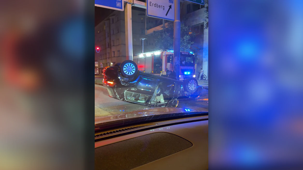 In der Nacht auf Dienstag kam es auf der Erdberger Lände zu einem heftigen Unfall.