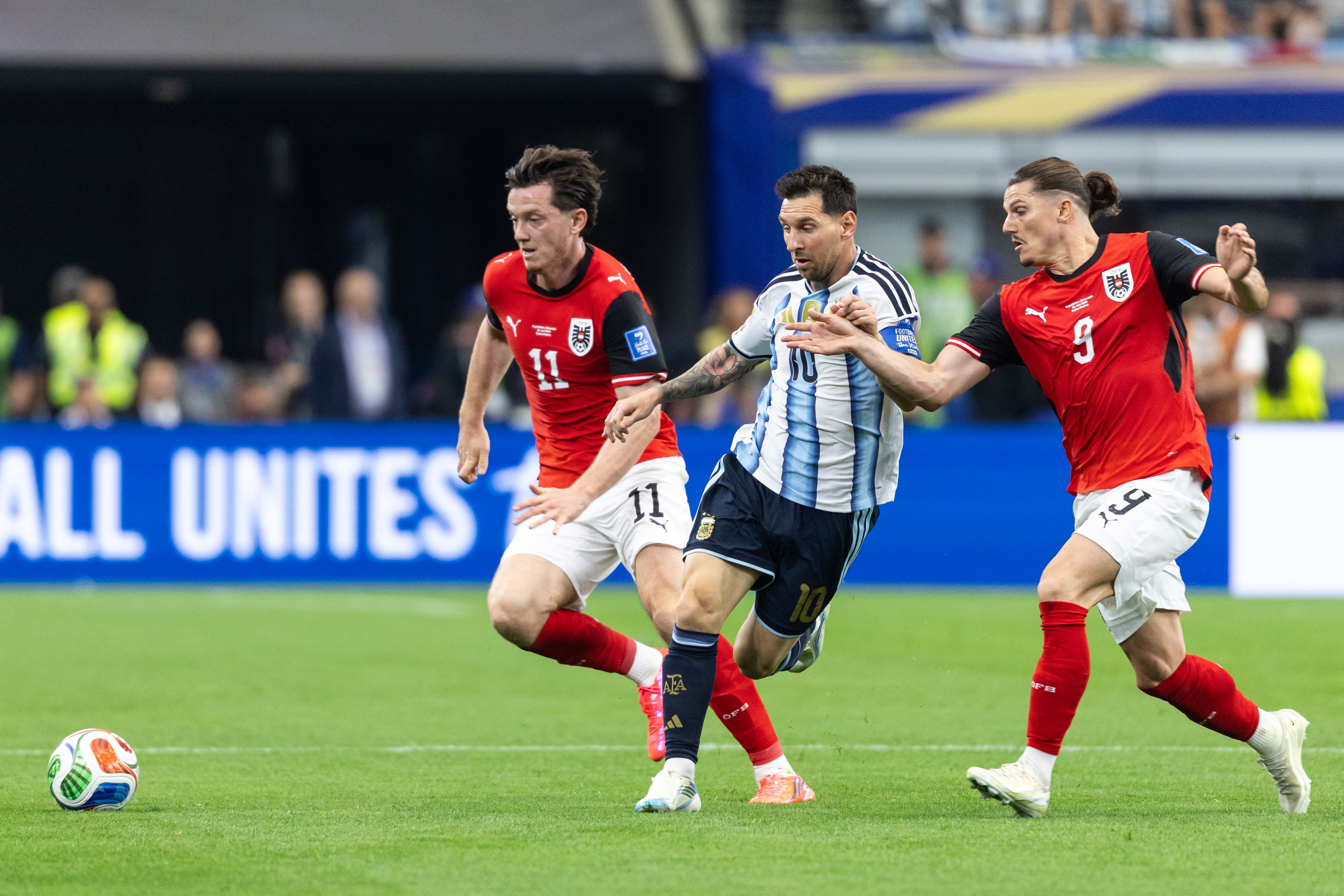 Michael Gregoritsch und Leo Messi.