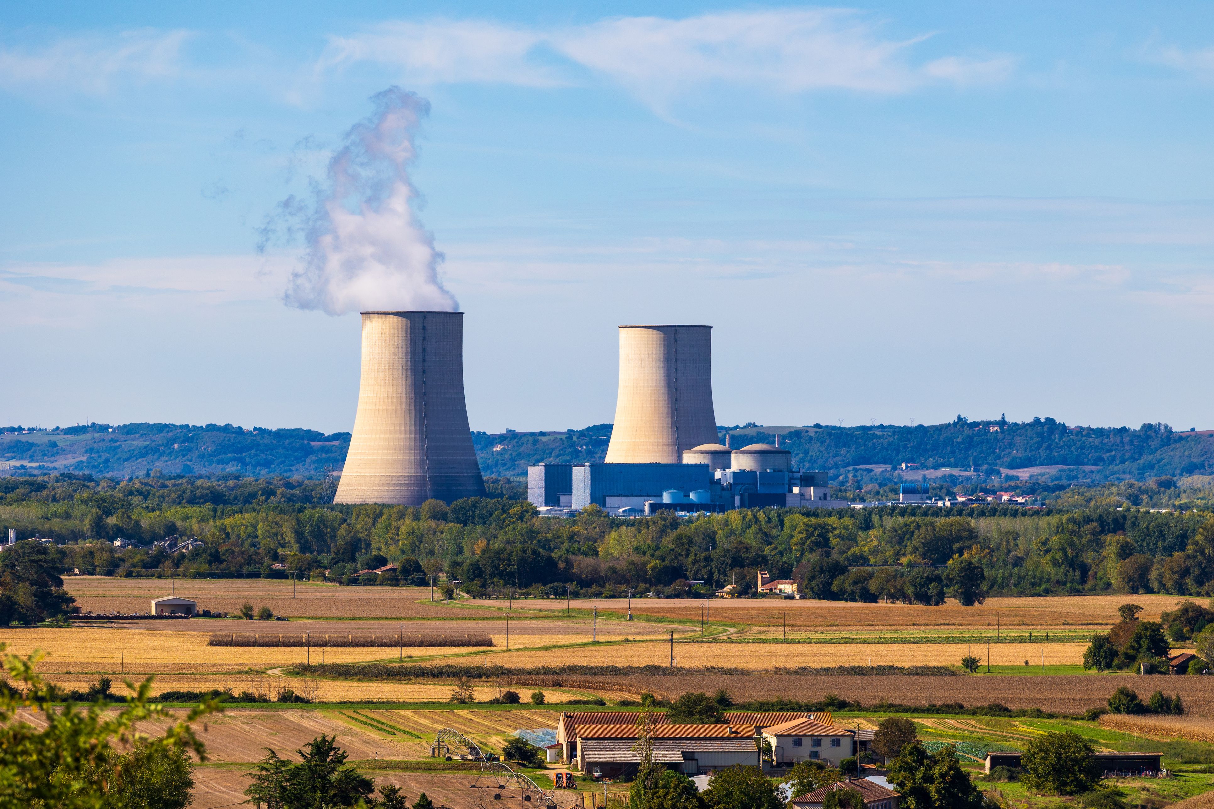 Frankreich drosselt die Leistung eines Atomkraftwerks.