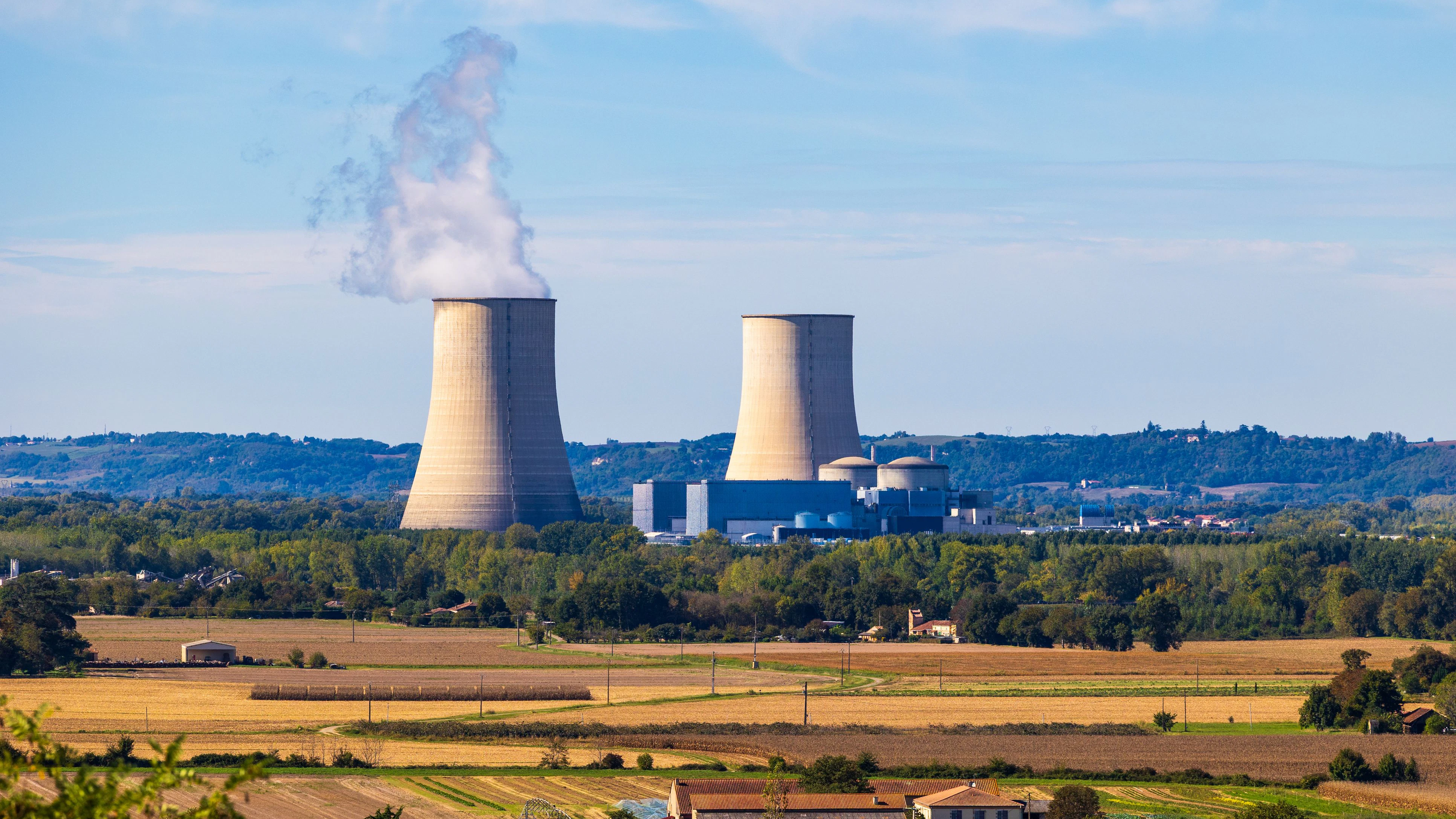 Frankreich drosselt die Leistung eines Atomkraftwerks.