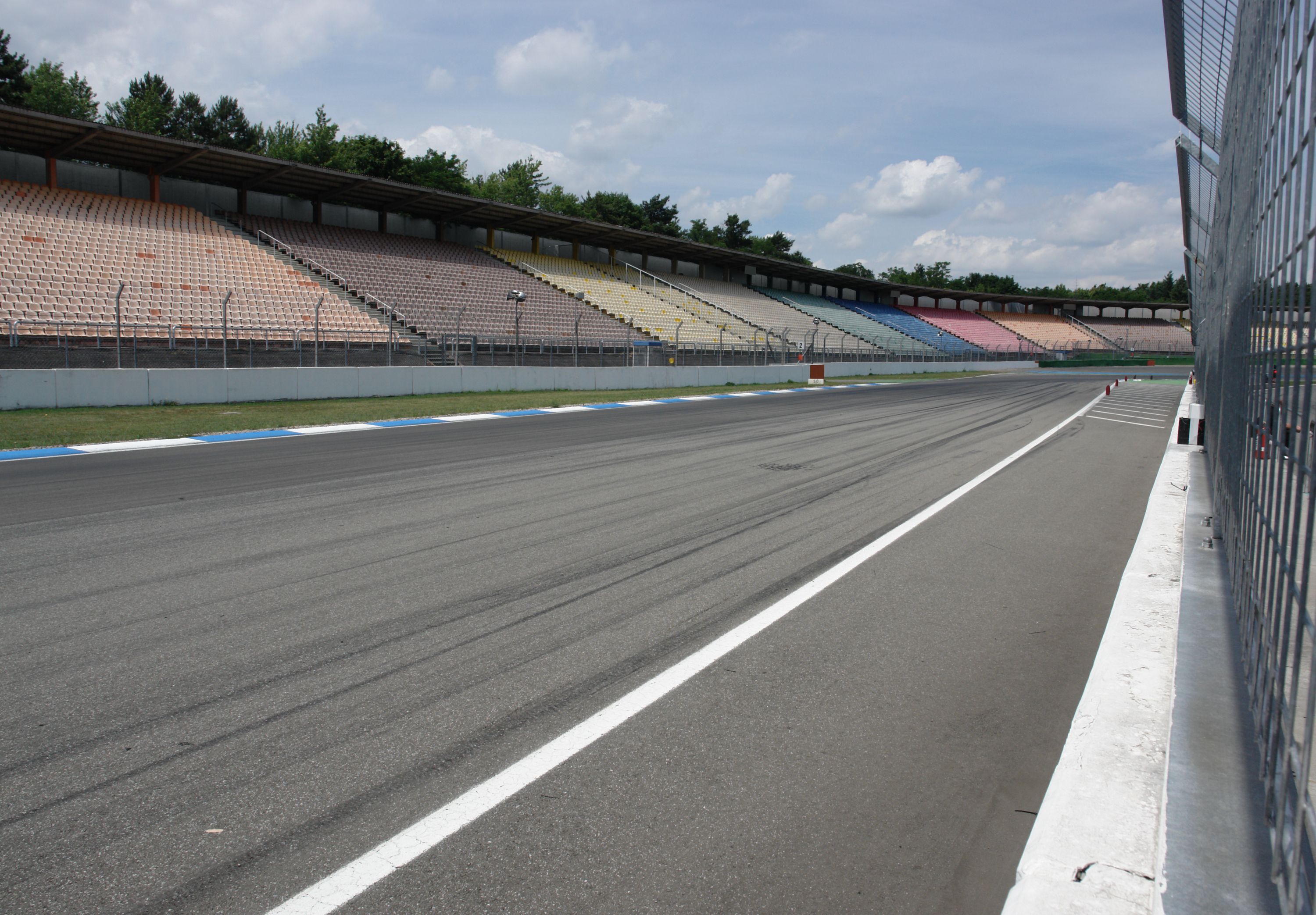 Bei einem Fahrsicherheitstraining am Hockenheimring ist ein deutscher Polizist ums Leben gekommen. (Symbolbild)