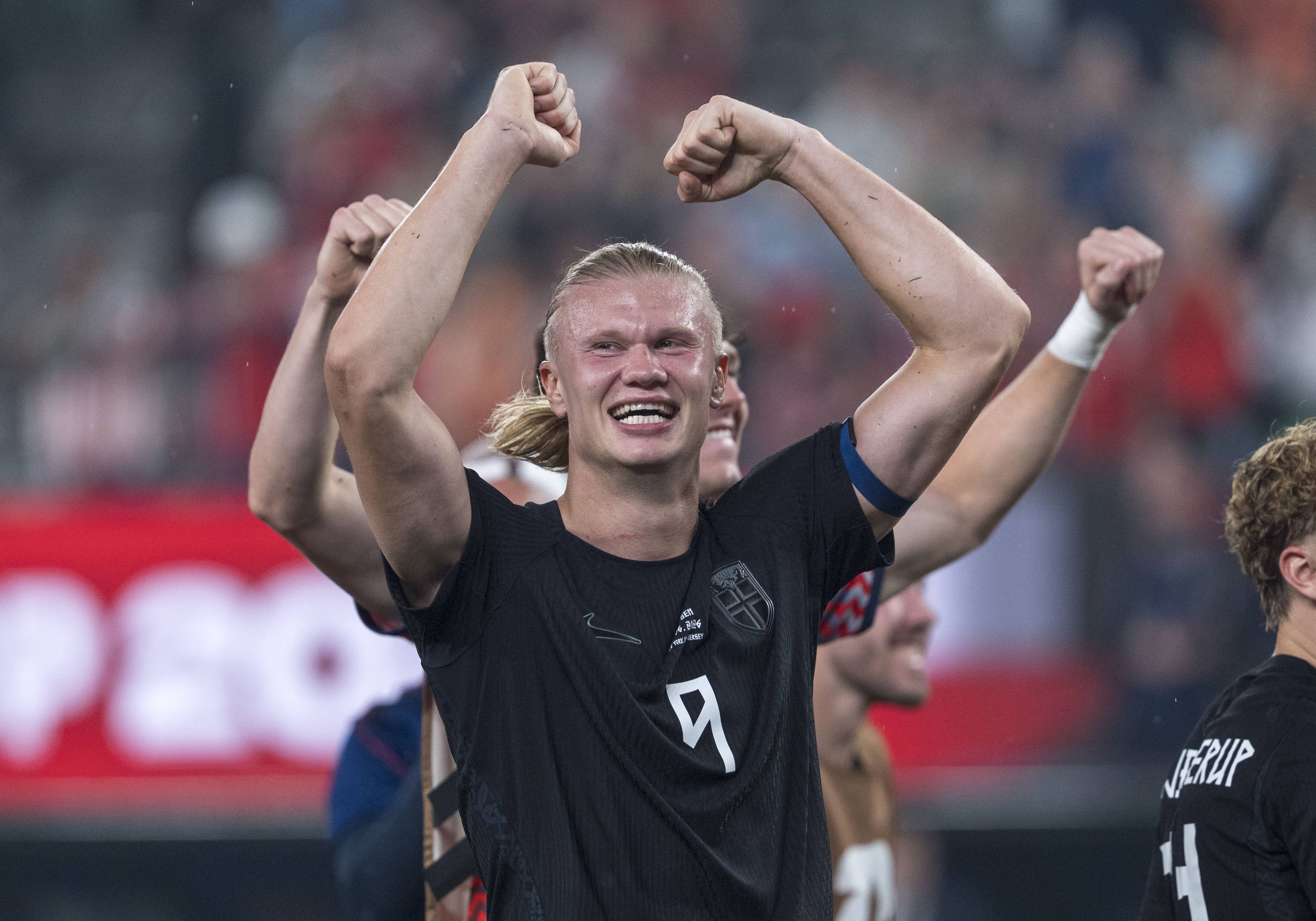 Erling Haaland jubelt.