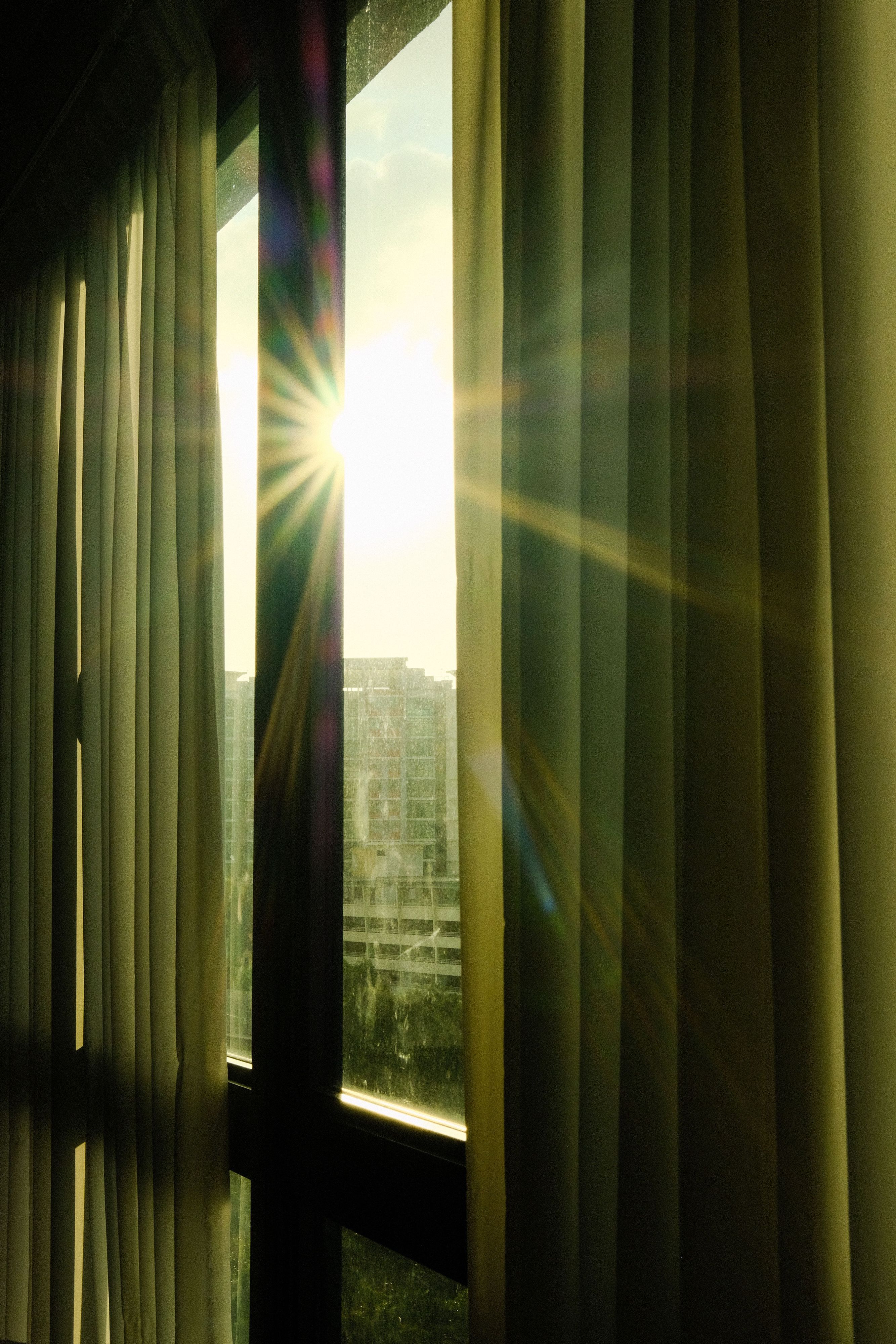 Heute.at - Bekommt man durchs Fenster auch einen Sonnenbrand?