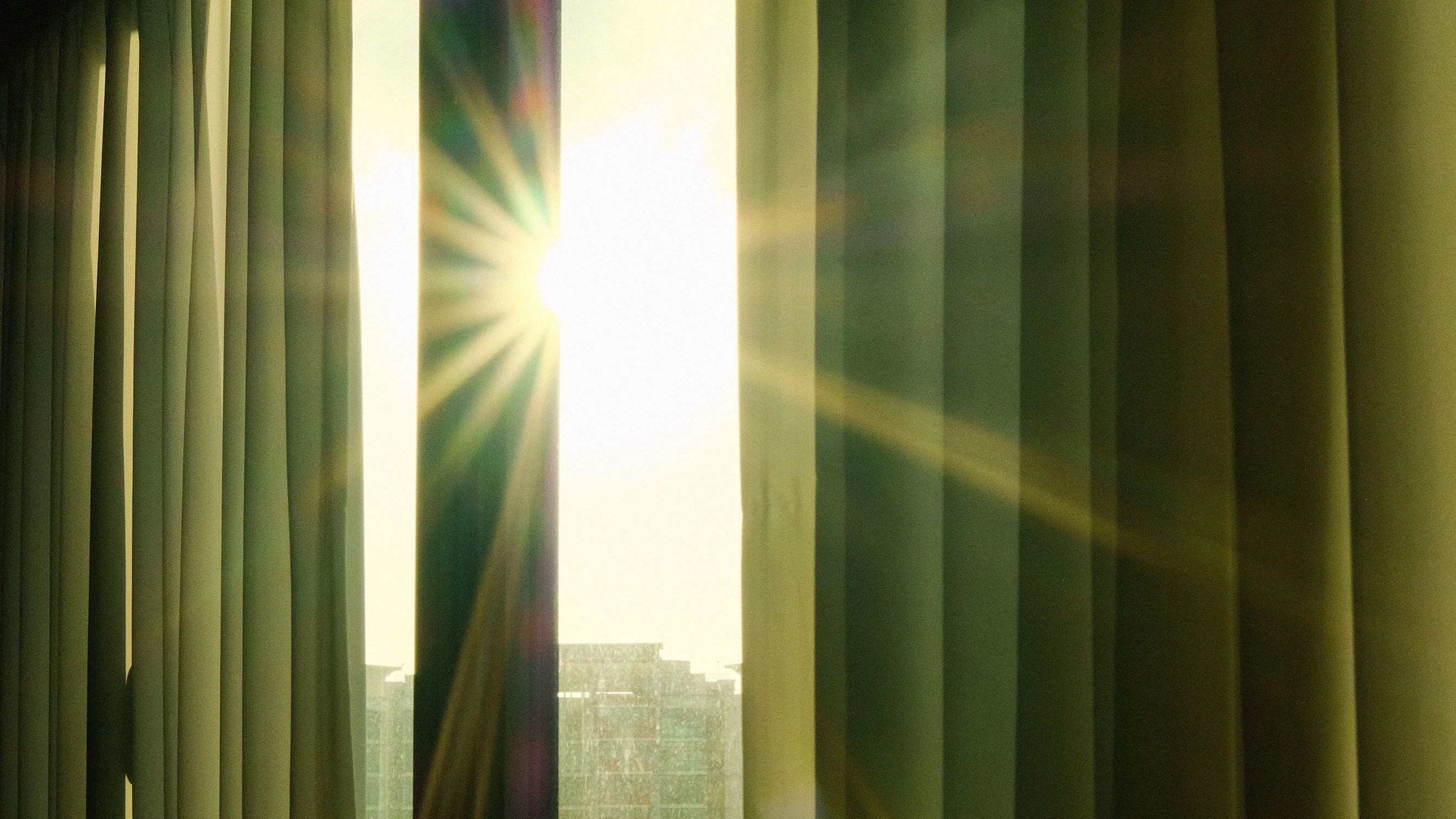 Heute.at - Bekommt man durchs Fenster auch einen Sonnenbrand?