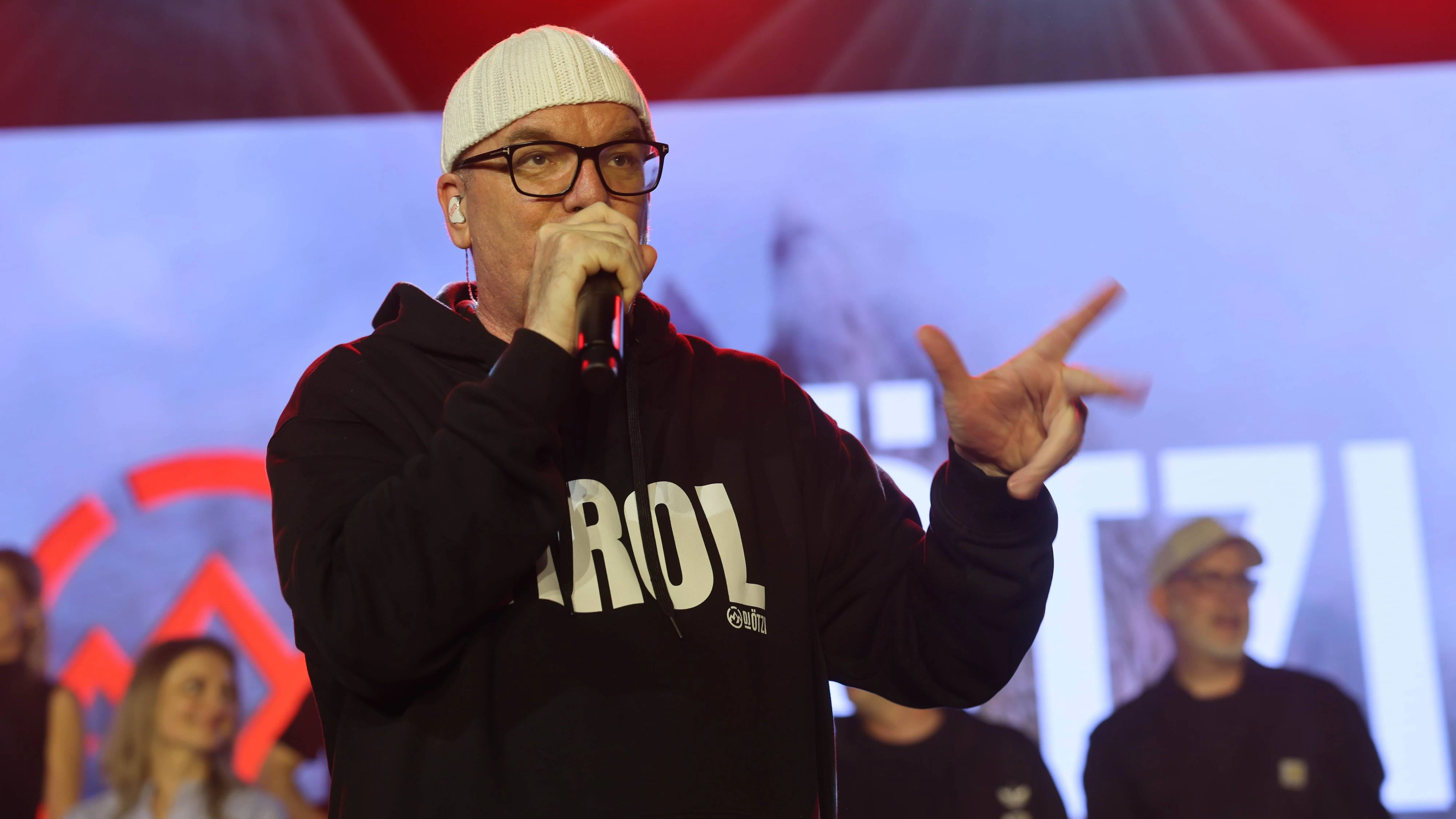 Heute.at - Deutscher WM-Experte fährt DJ Ötzi in die Parade