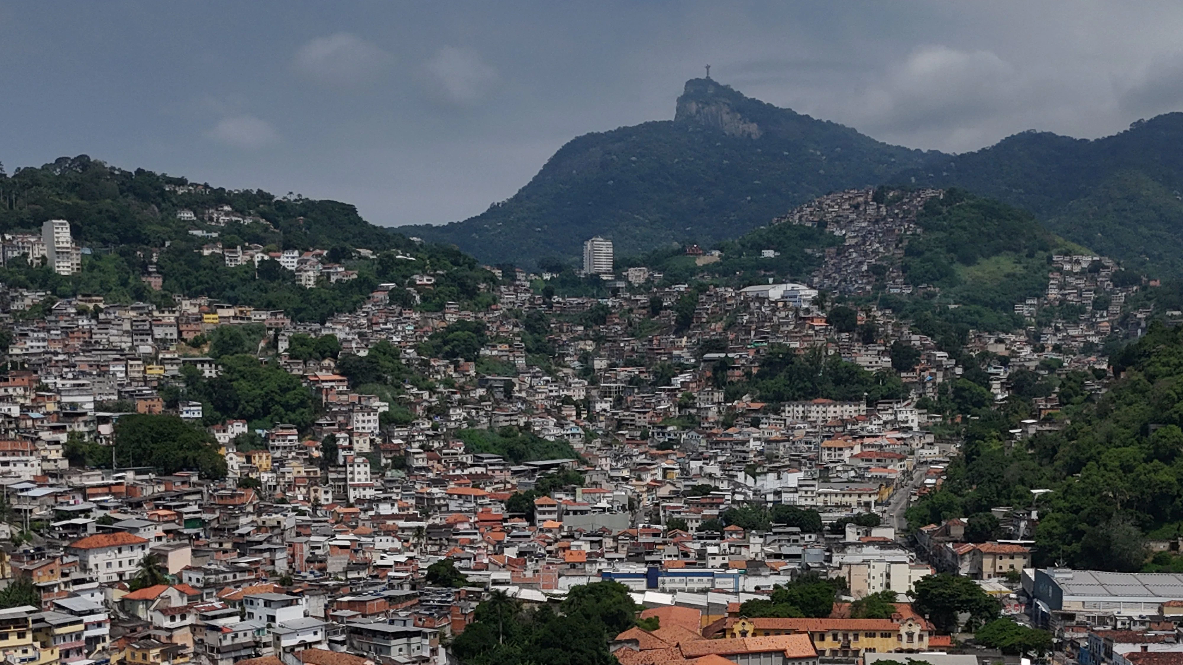 Heute.at - Schusswechsel in Rio – Touristen sitzen auf Hügel fest