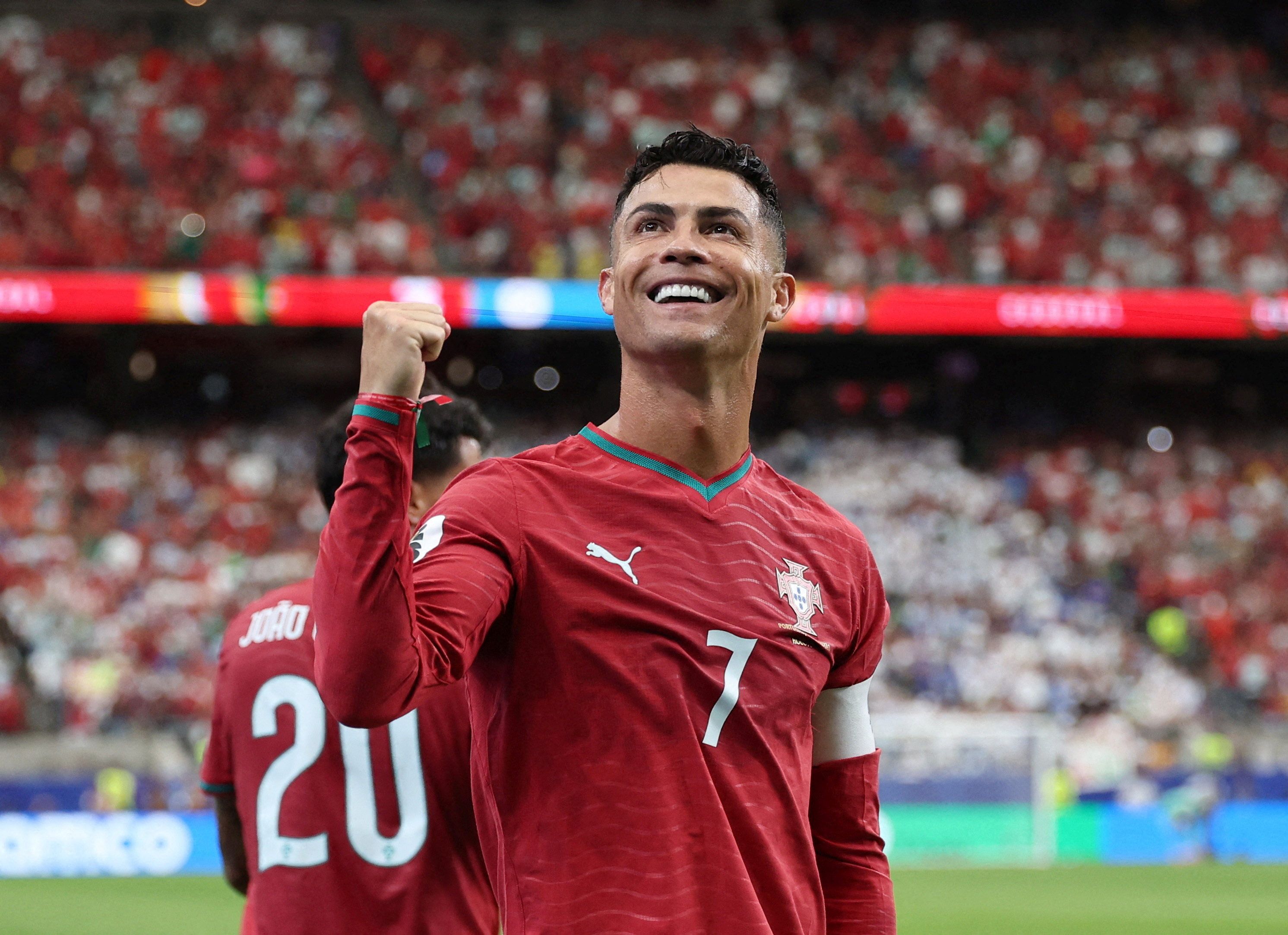 Fußball-Superstar Cristiano Ronaldo jubelt gegen Usbekistan. 