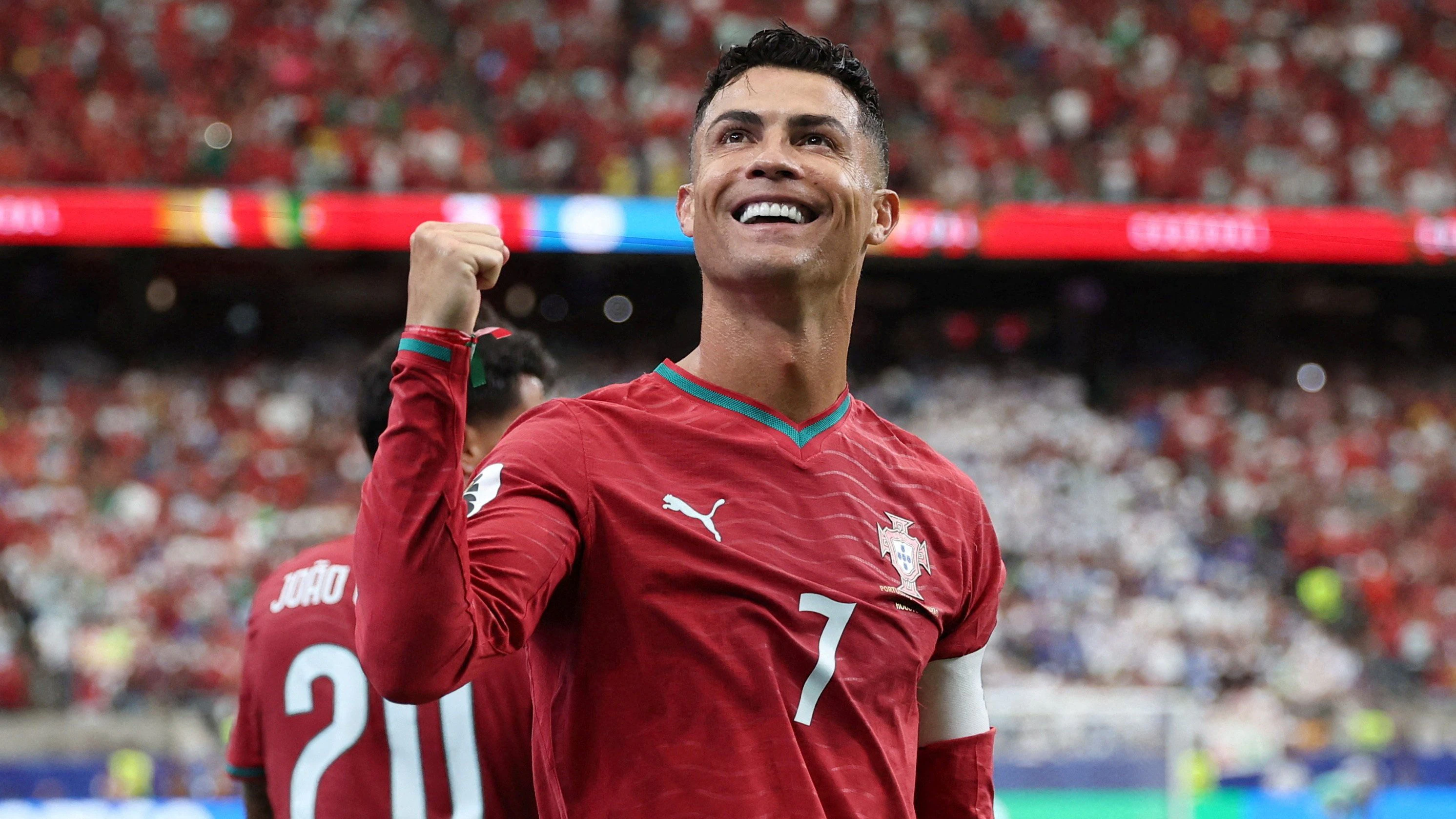 Fußball-Superstar Cristiano Ronaldo jubelt gegen Usbekistan. 