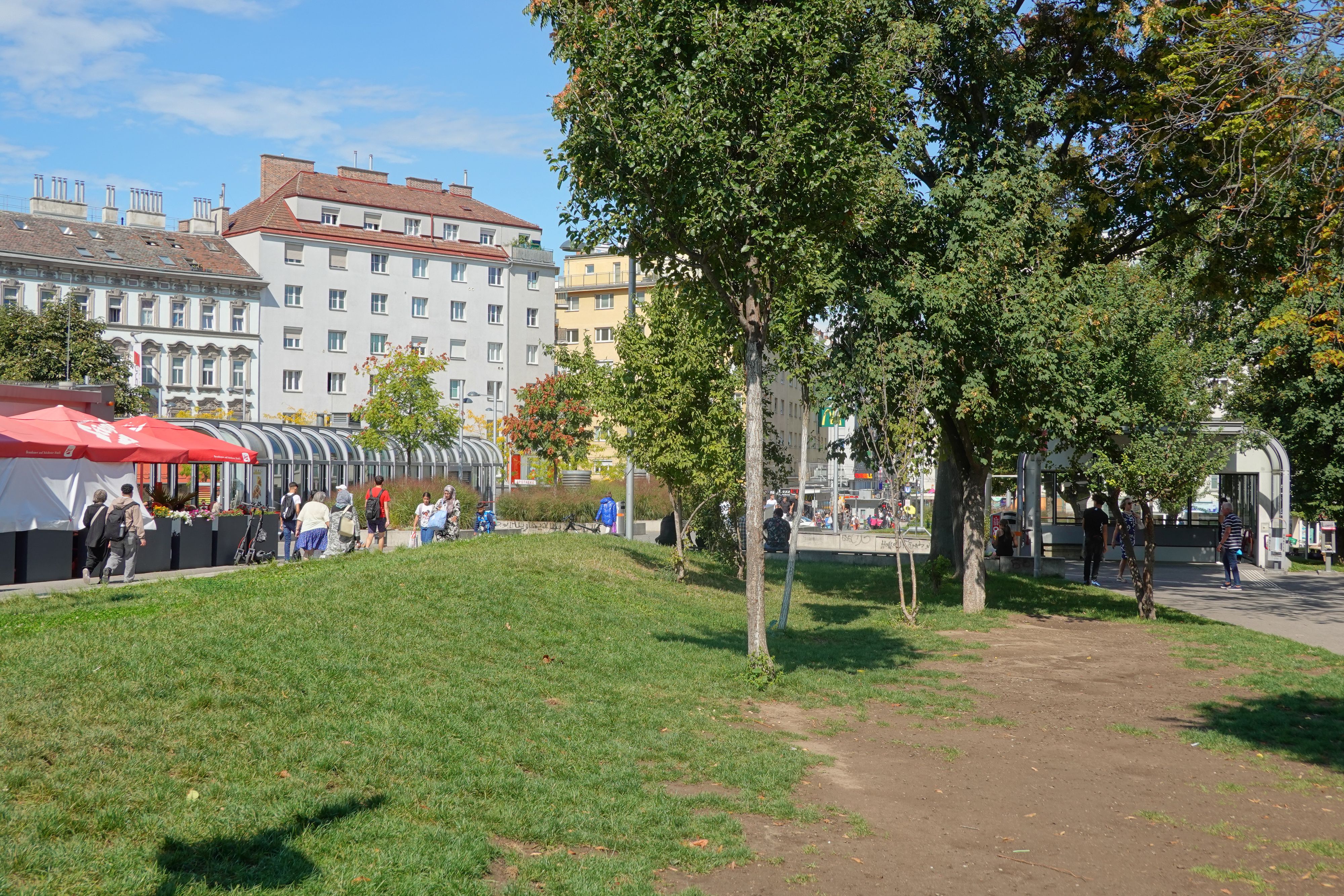 Knapp 30 Sitzbänke wurden am Reumannplatz seit dem Frühjahr entfernt.
