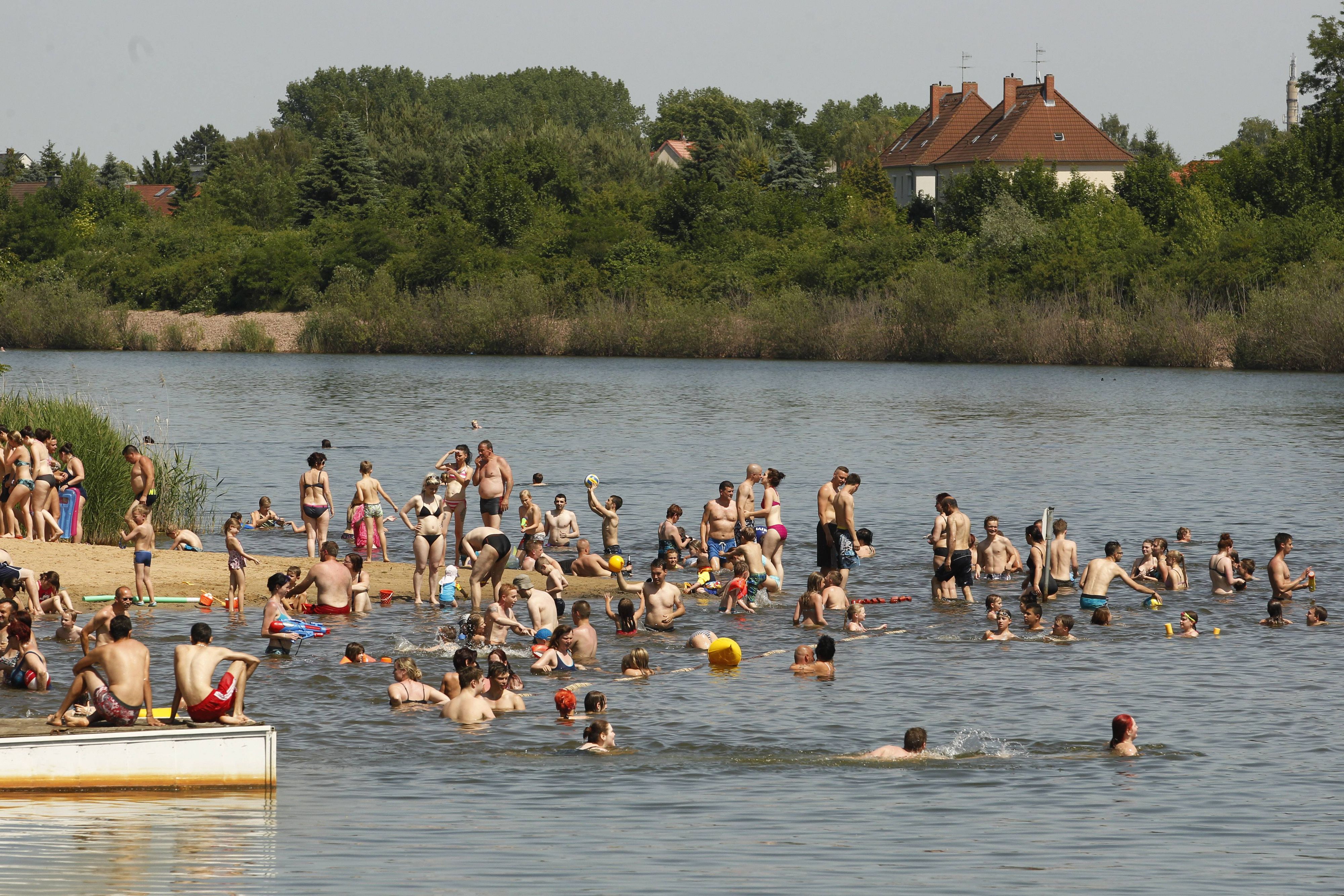 Im Heidebad in Halle an der Saale müssen Besucher Deutsch können. (Symbolbild)