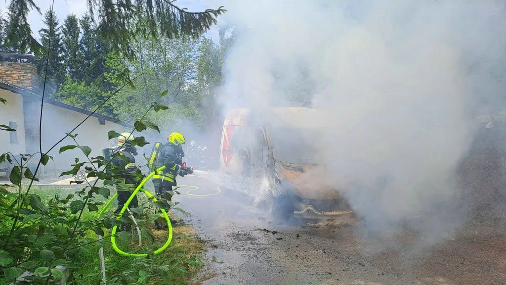 Am Gerichtsberg ging ein Auto in Flammen auf.