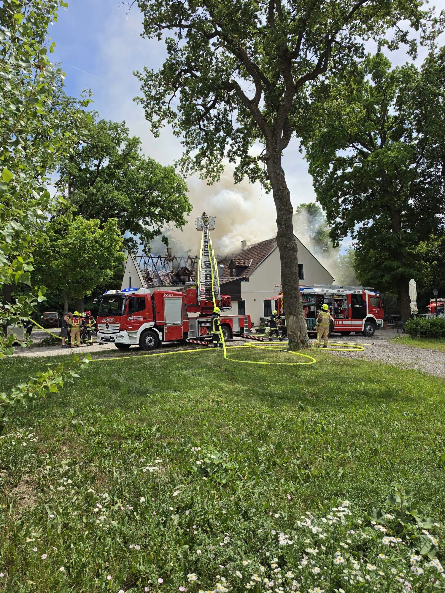 Das beliebte Ausflugslokal Gasthaus Gamshöhe stand Dienstagnachmittag in Flammen.