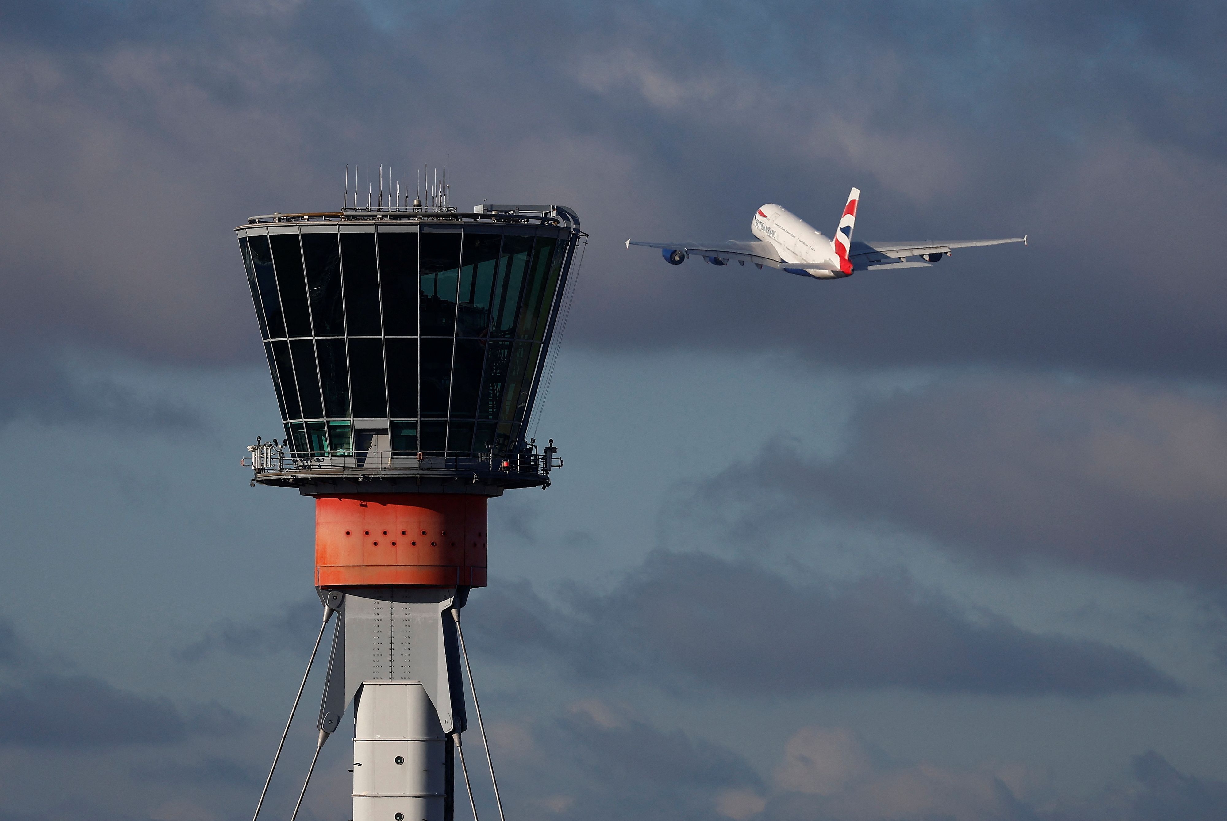 Airbus überprüft aktuell 16 Modelle des Typs A380. 