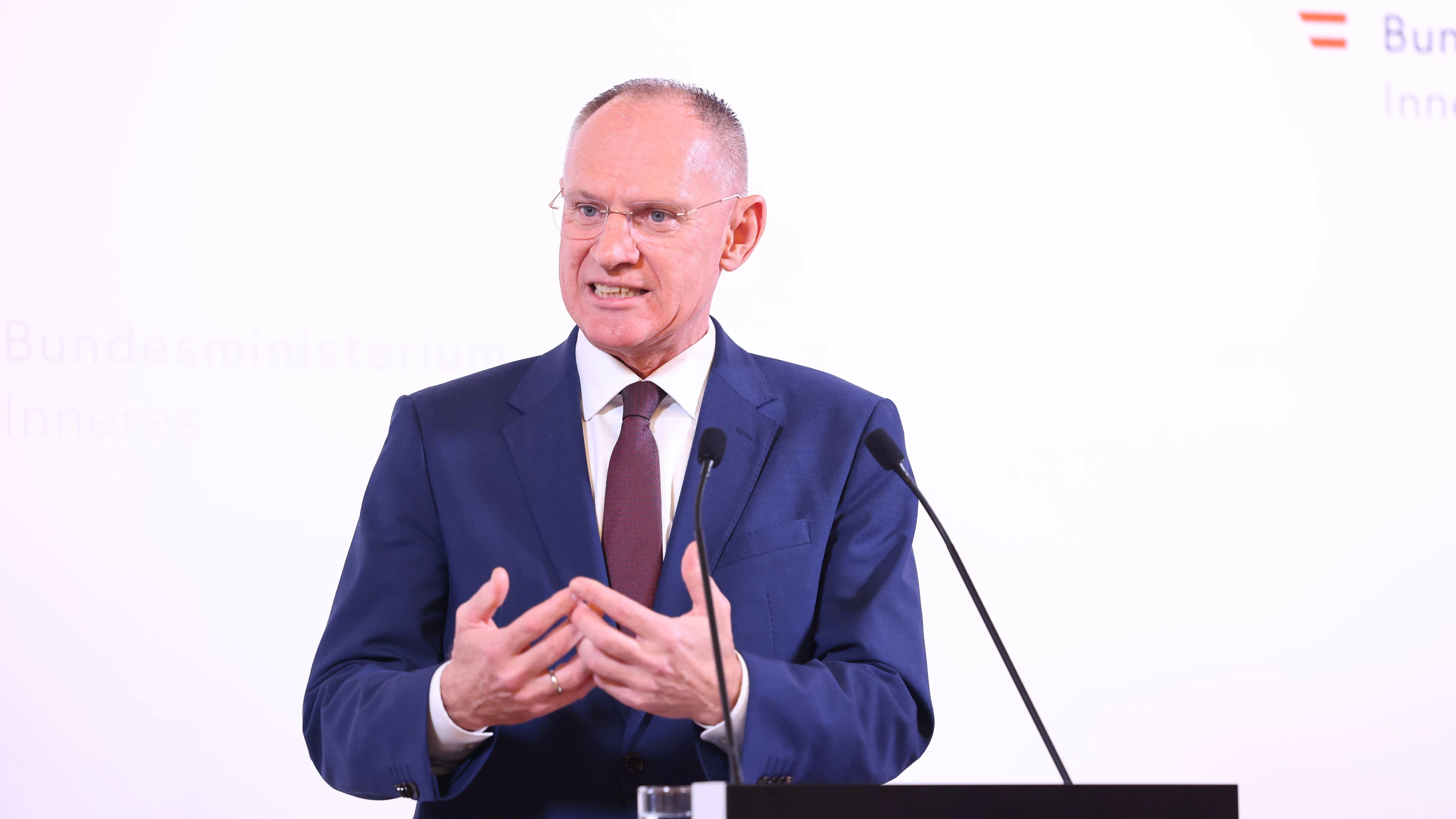 Innenminister Gerhard Karner (ÖVP) macht in der EU Druck für strengen Asyl-Kurs.