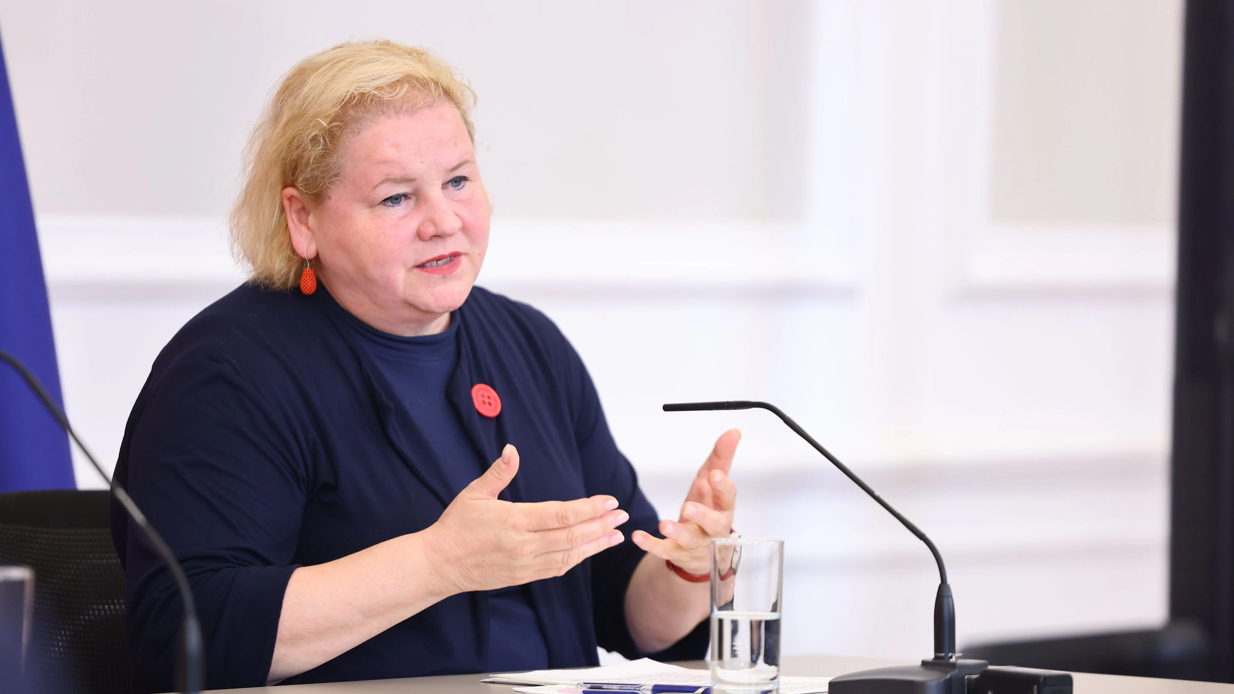 Heute.at - Aus für AMS-Revolution: Ministerin fehlen 200 Millionen