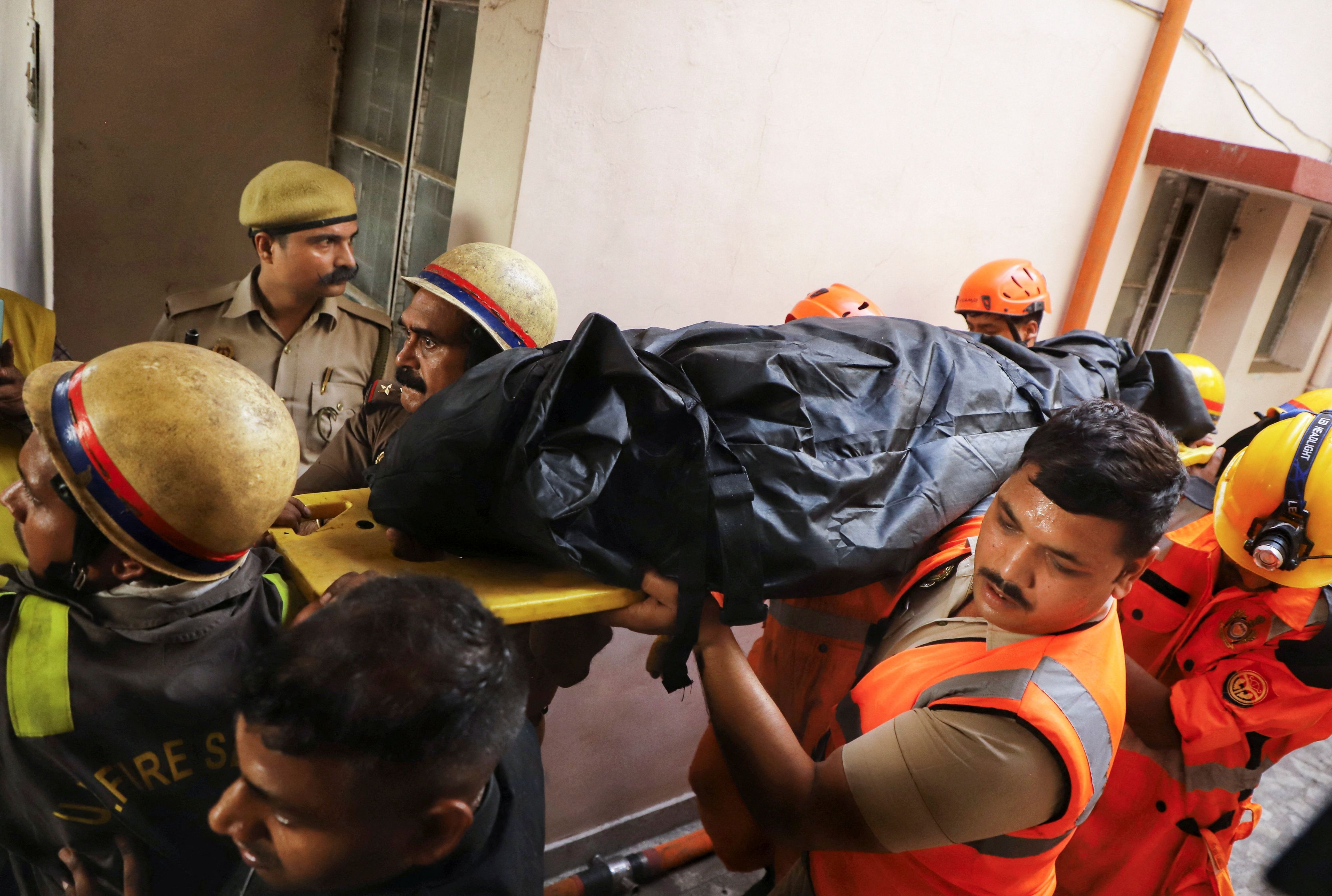 Heute.at - 15 Tote bei Brand in indischer Stadt Lucknow