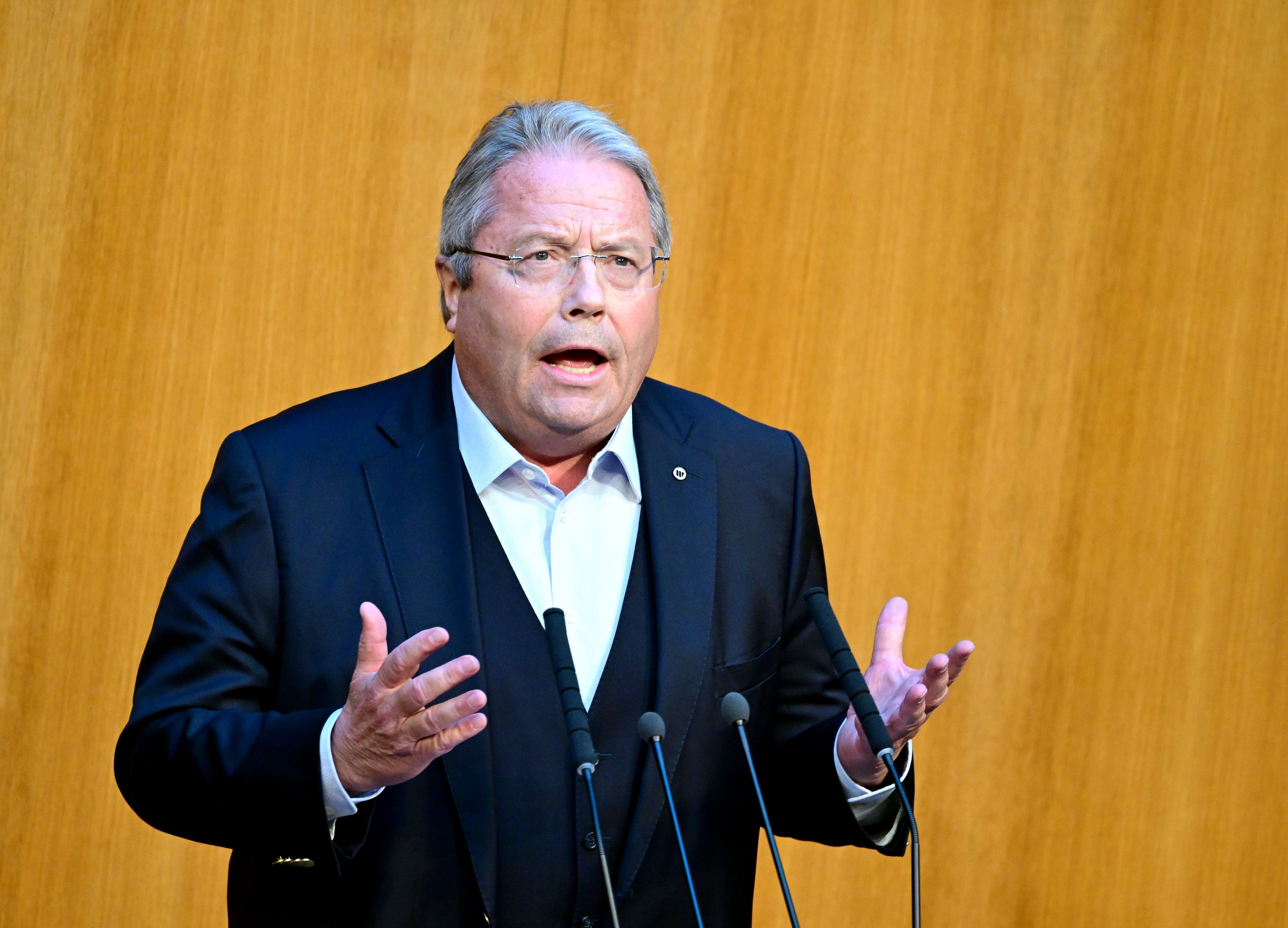 Franz Hörl rechnet knallhart mit der Mehrwertsteuersenkung ab. 