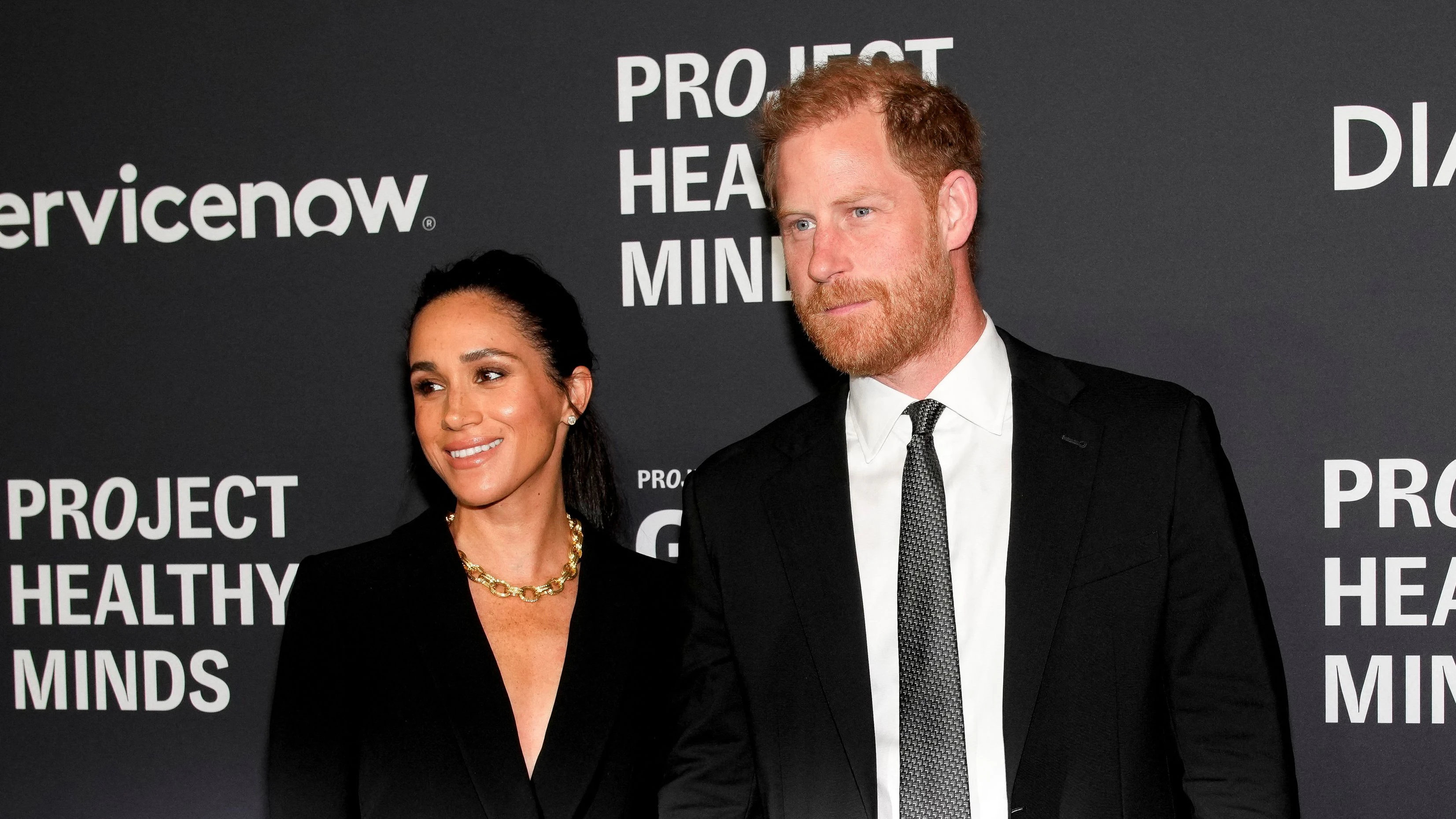 Heute.at - Harry & Meghan lassen Familienmitglied in USA zurück