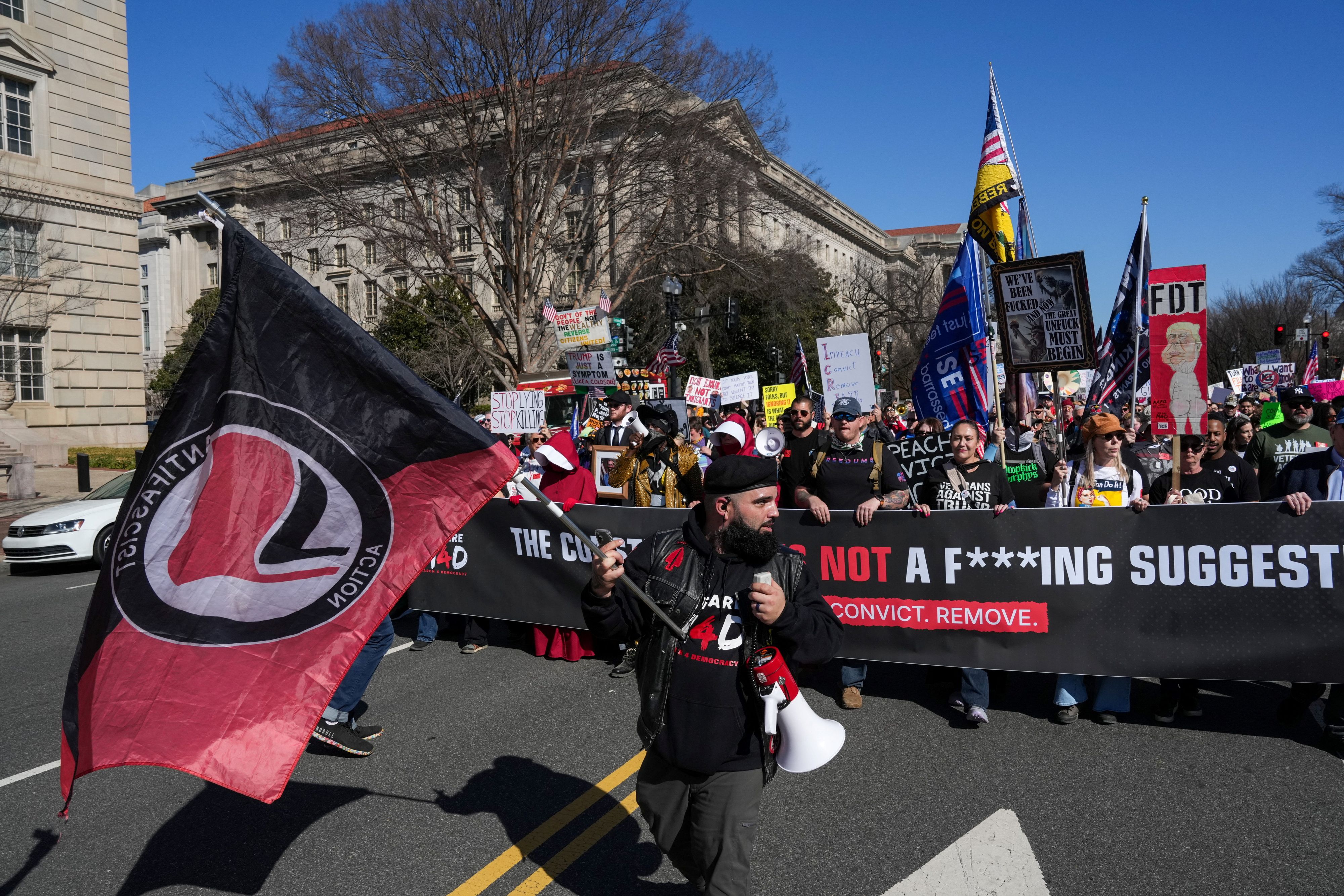 Nach Protesten gegen die US-Einwanderungsbehörde ICE wurden acht Beteiligte zu Haftstrafen verurteilt.