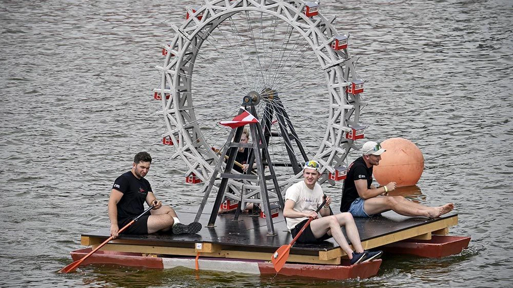 Das Studierendenteam "Canucrete" bei der Betonkanuregatta in Brandenburg an der Havel.