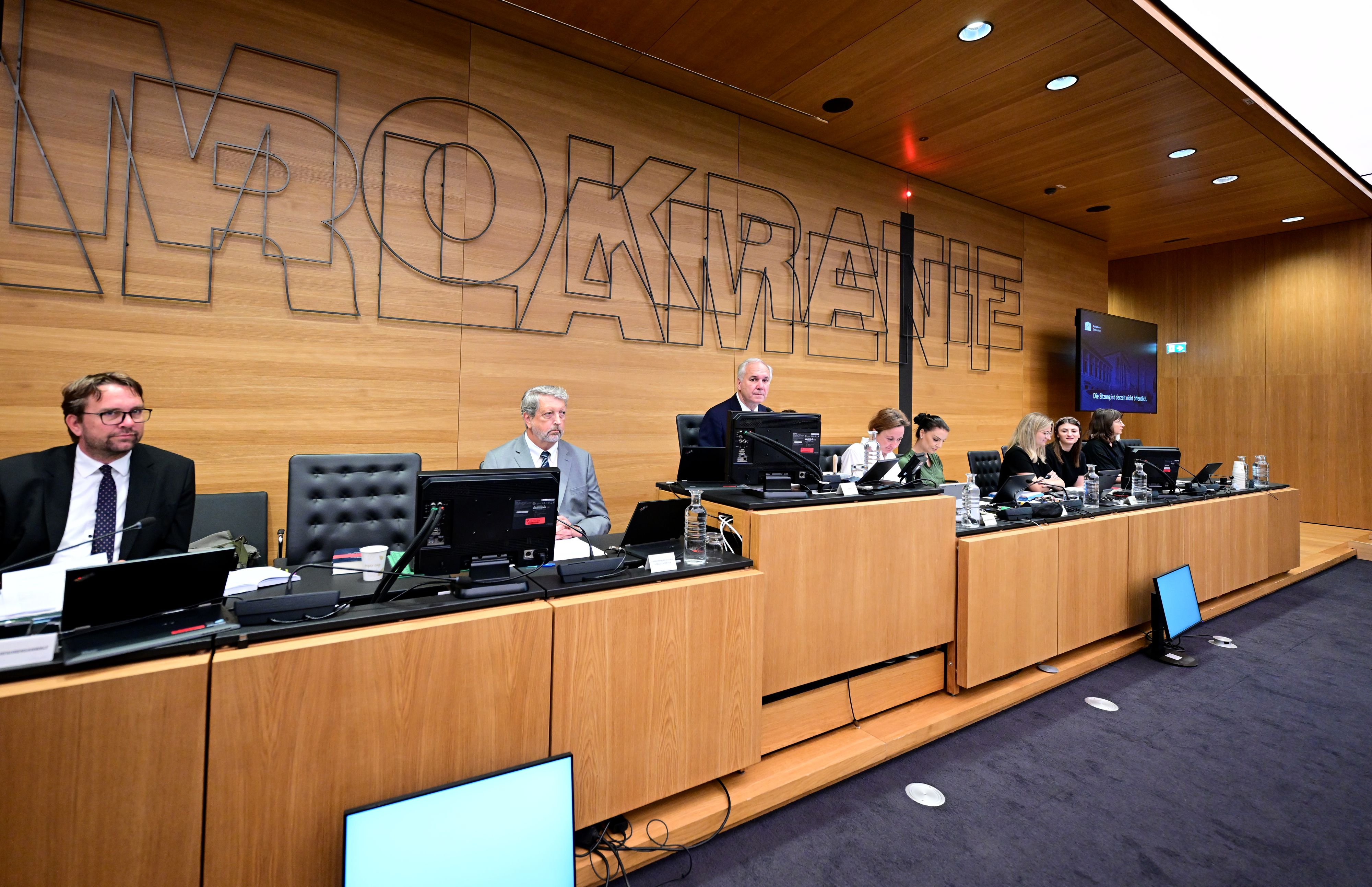 Vorsitzender Walter Rosenkranz (FPÖ/M.) vor Beginn einer Befragung im Pilnacek-U-Ausschuss am Mittwoch, 24. Juni 2026, im Parlament in Wien.