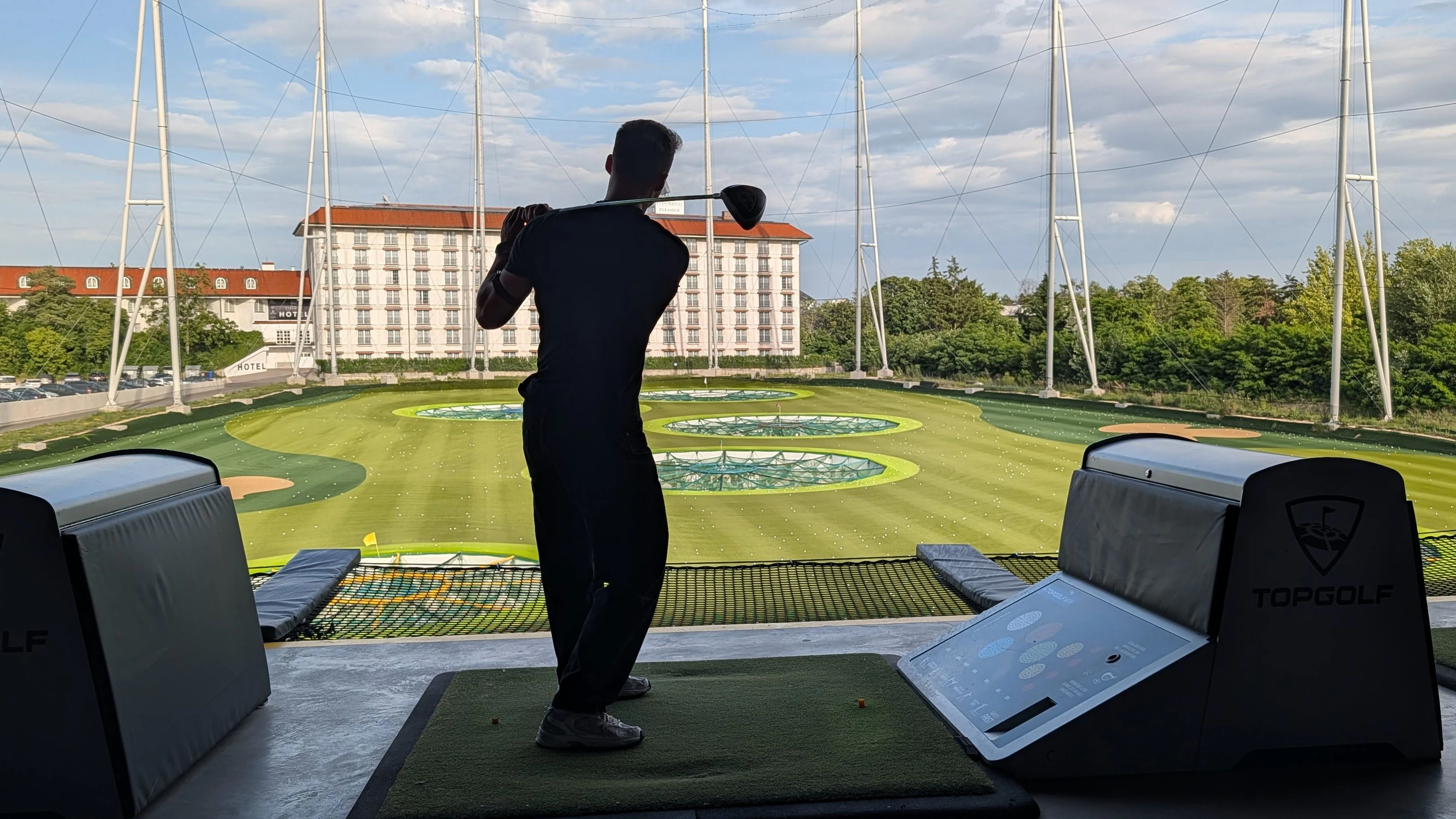 Influencer statt auf Social Media heute auf dem Golfplatz unterwegs.