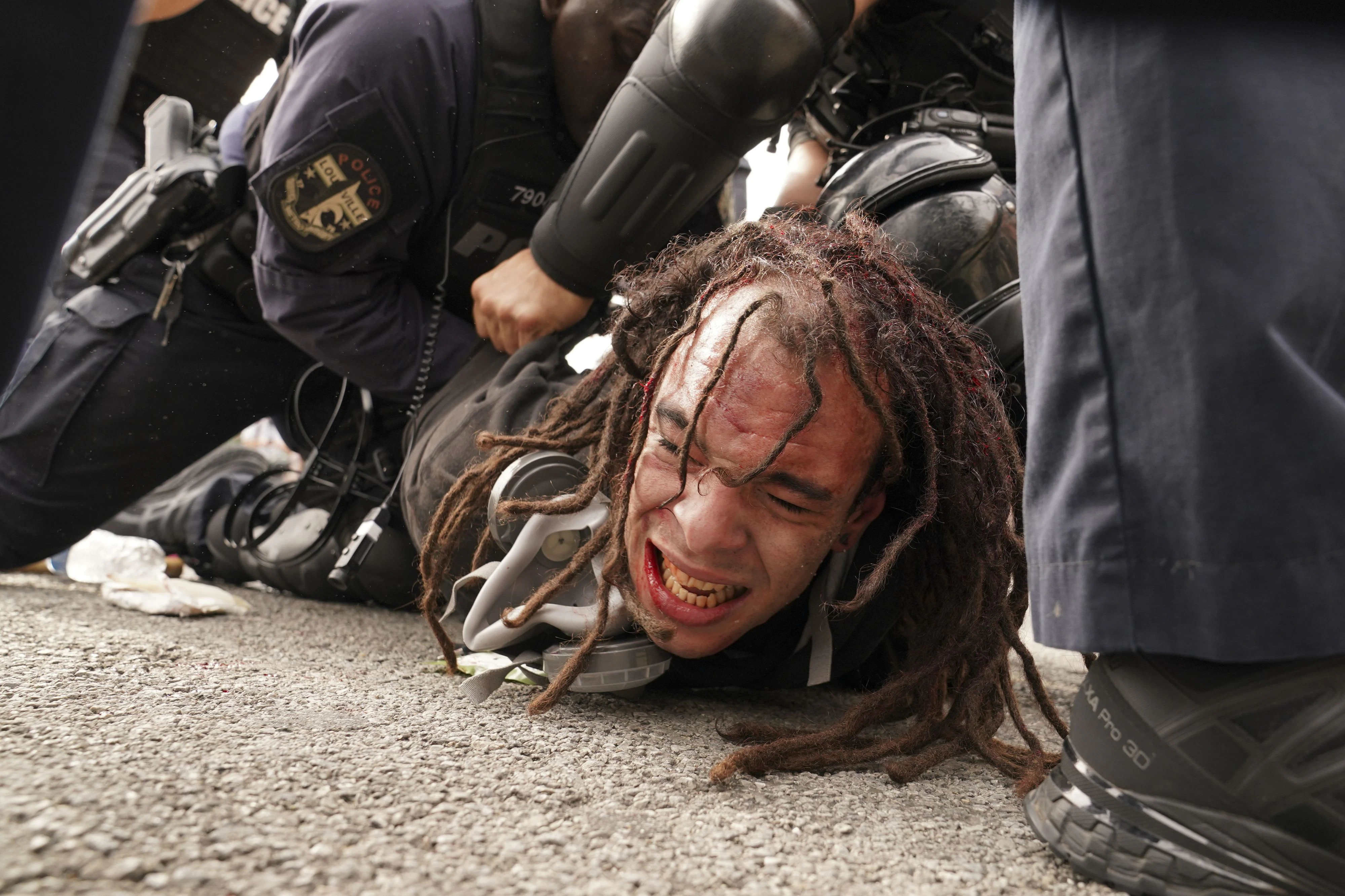 Ein Protestmarsch gegen Polizeigewalt endet in Polizeigewalt: Demonstration in Louisville, Kentucky, gegen einen Polizisten, der irrtümlich eine Schwarze getötet hatte