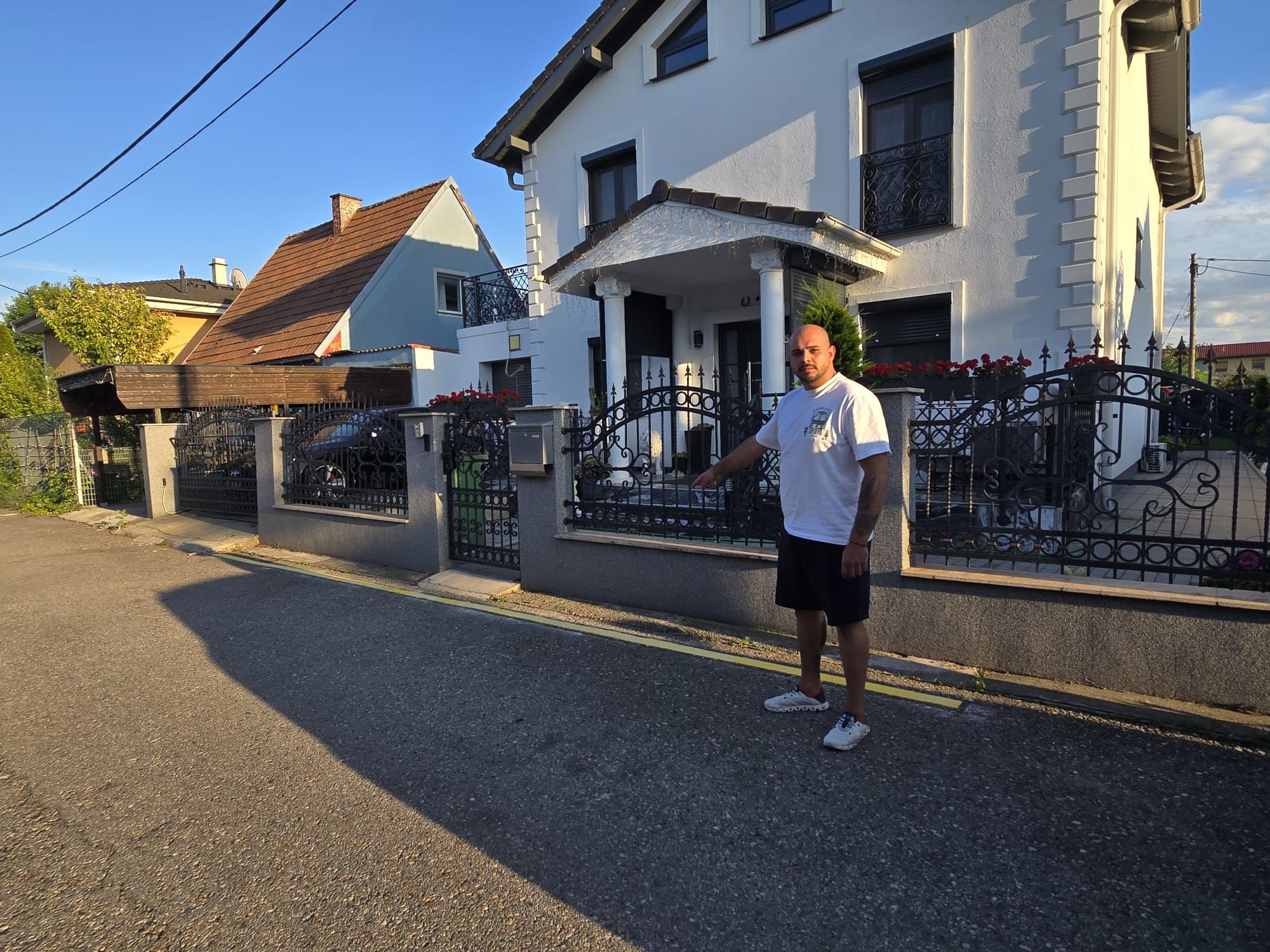 Kevin darf nicht mehr vor seinem eigenen Haus parken – aus diesem Grund.