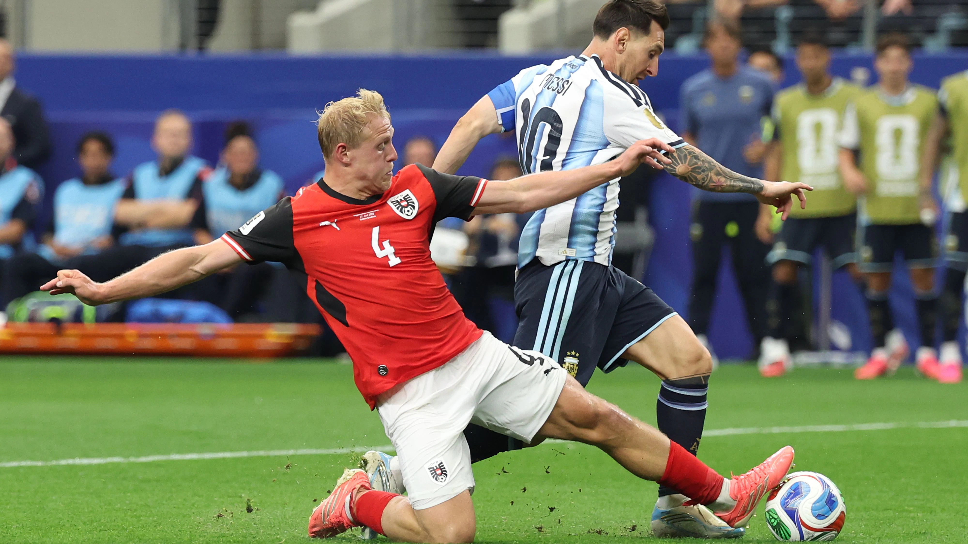 ARLINGTON,TEXAS,USA,22.JUN.26 - SOCCER - FIFA World Cup 2026, group stage, Argentina vs Austria. Image shows Xaver Schlager (AUT) and Lionel Messi (ARG). Photo: GEPA pictures/ Steven Dinberg
