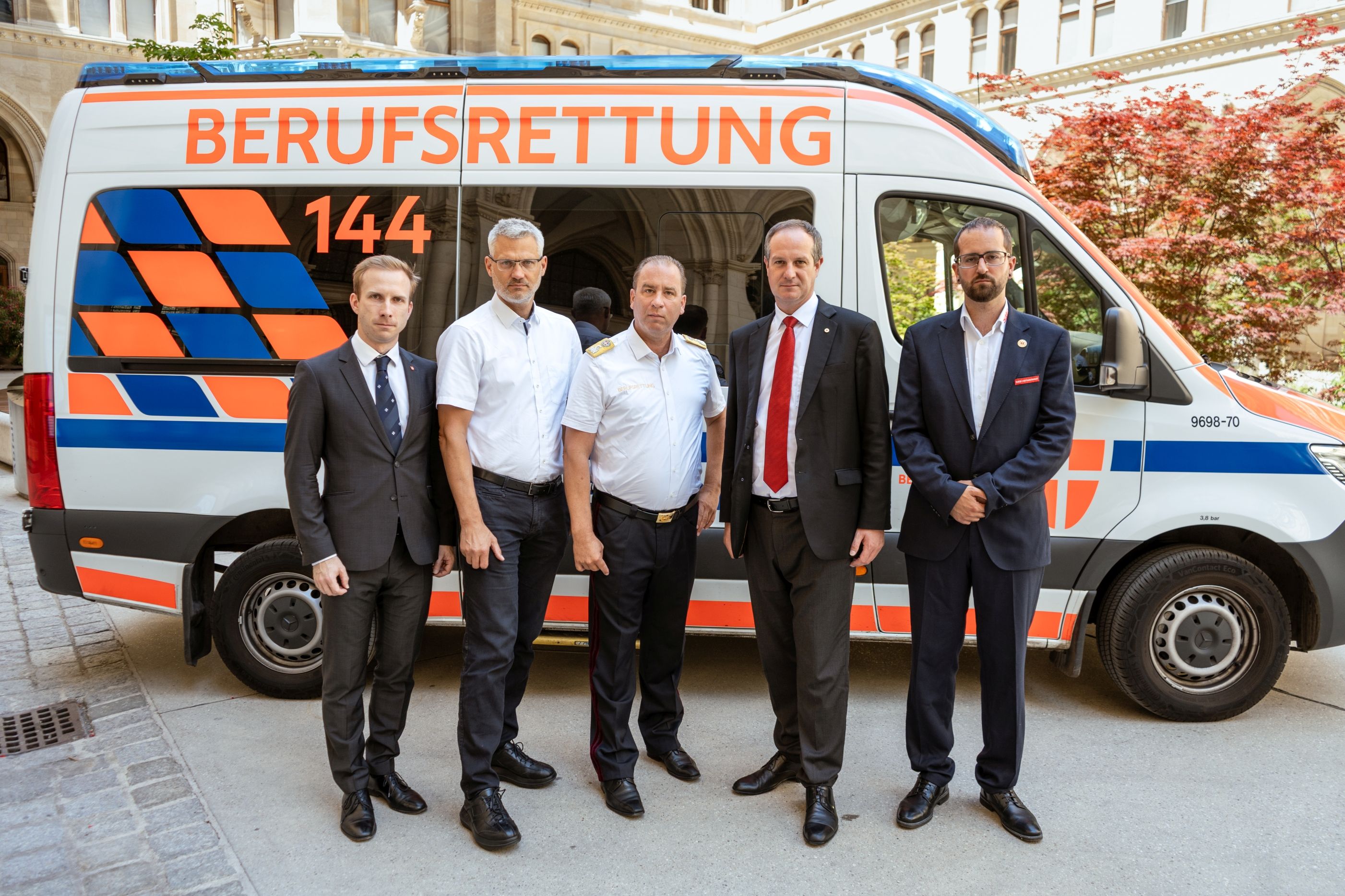 Heute.at - Lange Wartezeiten – Rettungen fordern mehr Geld von ÖGK