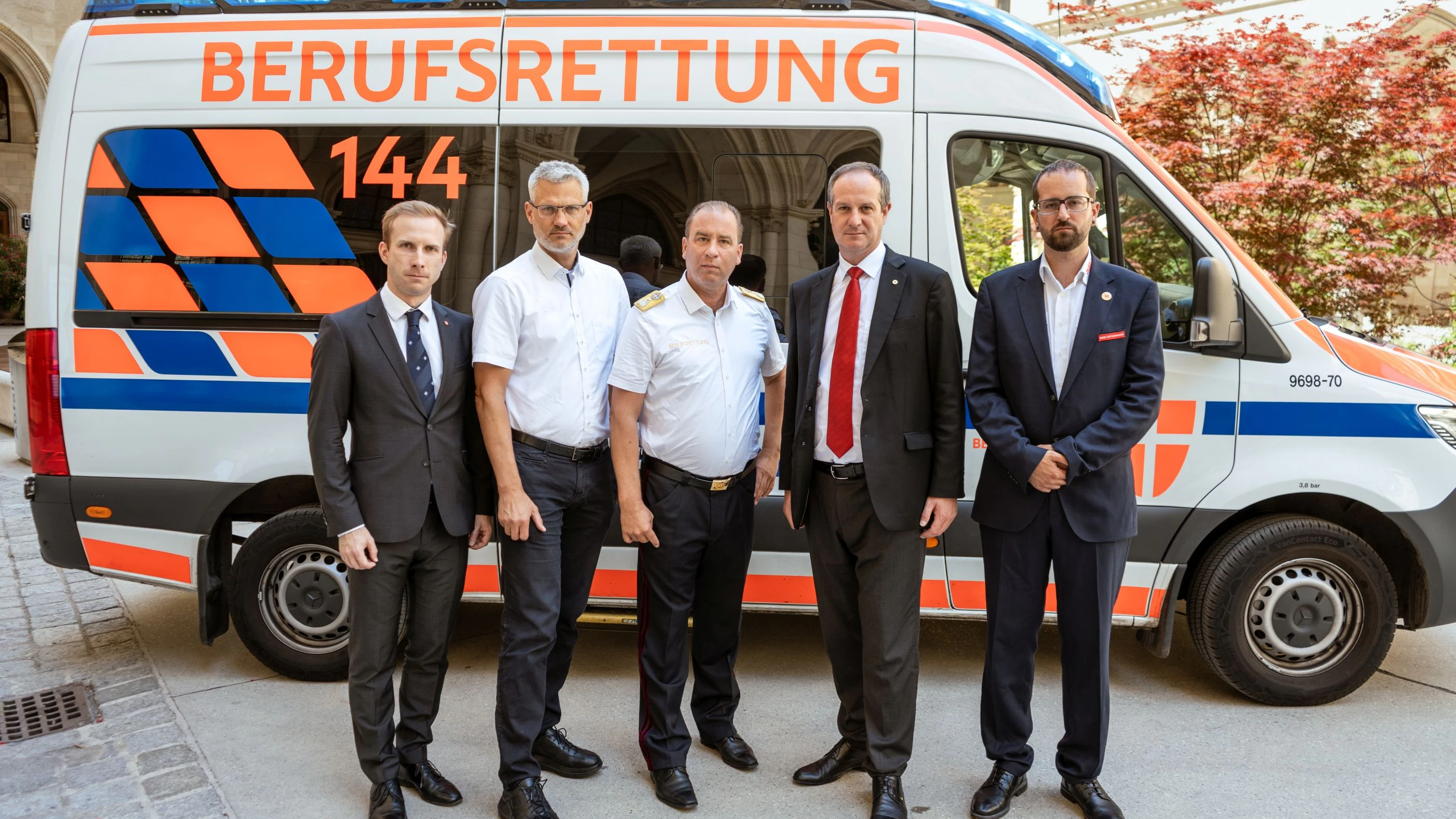 Heute.at - Lange Wartezeiten – Rettungen fordern mehr Geld von ÖGK