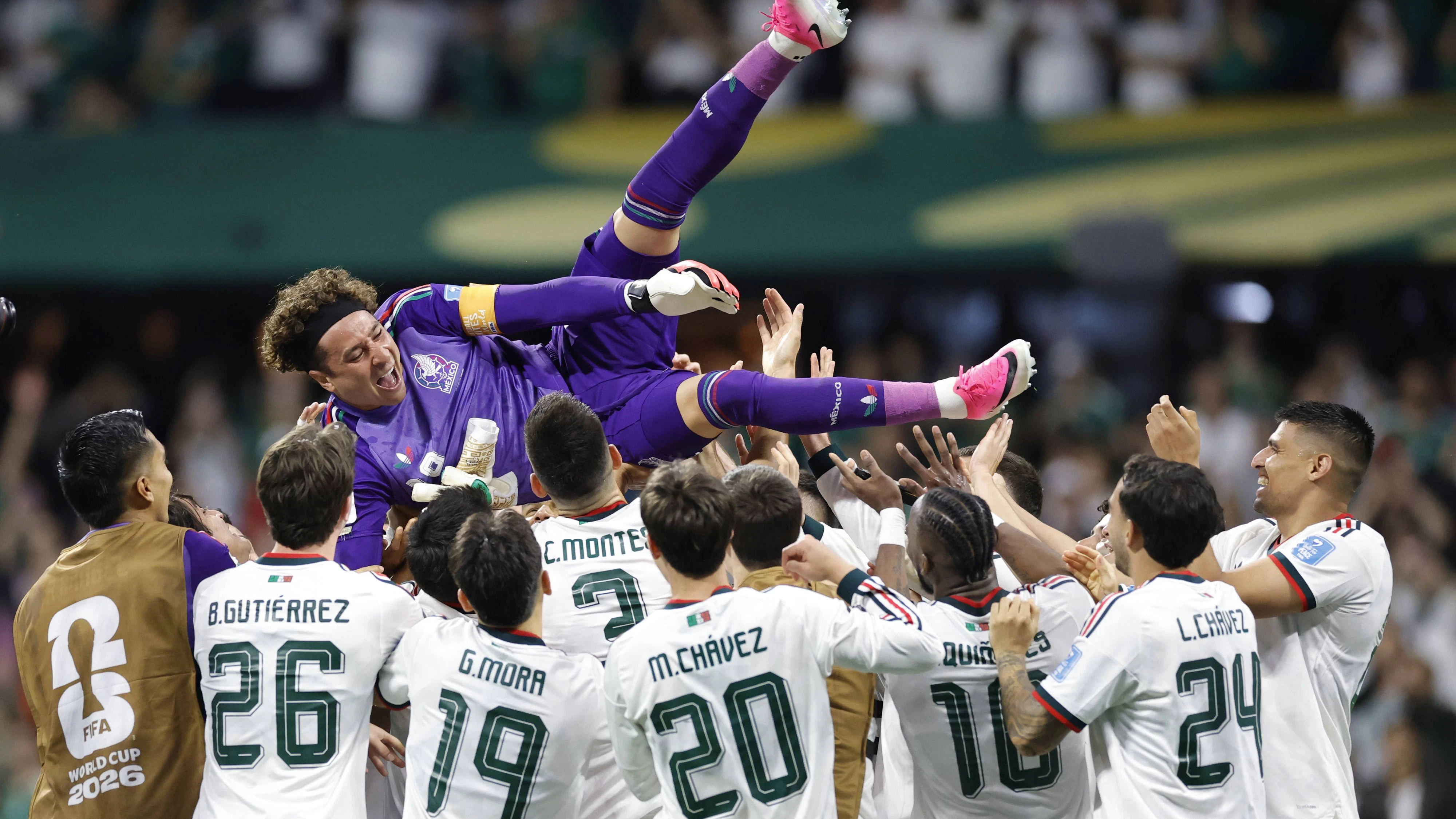 FIFA World Cup, WM, Weltmeisterschaft, Fussball 2026 CZECHIA VS MEXICO FIFA WORLD CUP 2026 CZECHIA VS MEXICO CZECHIA VS MEXICO 24062026 MEXICO CITY, MEXICO Action photo of Guillermo Ochoa No. 13 of Mexico, with his teammates, after Group A game of the FIFA World Cup 2026, held at the Estadio Ciudad de Mexico of Mexico City. Foto de accion de Guillermo Ochoa No 13 de Mexico, con sus companeros tras el juego del Grupo A de la Copa del Mundo 2026 de la FIFA, celebrado en el Estadio Ciudad de MÃ xico de la Ciudad de Mexico. PHOTO BY IMAGENSHOP AGENCIA FOTOGRAFICA MEXICO CITY MEXICO CITY MEXICO *** FIFA WORLD CUP 2026 CZECHIA VS MEXICO FIFA WORLD CUP 2026 CZECHIA VS MEXICO CZECHIA VS MEXICO 06/24/2026 MEXICO CITY, MEXICO Action photo of Guillermo Ochoa, No. 13 of Mexico, with his teammates, after the Group A match of the 2026 FIFA World Cup, held at the Estadio Ciudad de México in Mexico City Action photo of Guillermo Ochoa, No. 13 of Mexico, with his teammates after the Group A match of the 2026 FIFA World Cup, held at the Estadio Ciudad de México in Mexico City. PHOTO BY IMAGENSHOP PHOTO AGENCY MEXICO CITY MEXICO CITY MEXICO Copyright: xYOALIxMARTINEZx