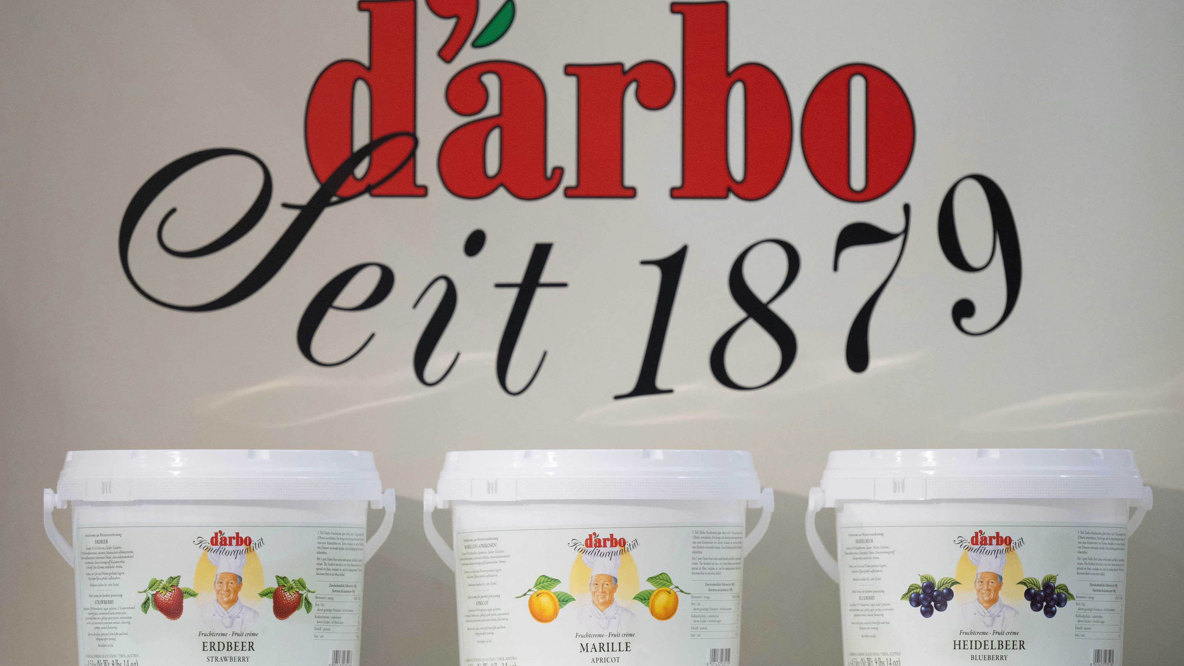13 April 2024, Saxony, Dresden: The logo of Tyrolean jam manufacturer Darbo, taken at a stand at the "Sachsenback" trade fair. Sachsenback" is a trade fair for the bakery and confectionery trades in central and eastern Germany. Photo: Sebastian Kahnert/dpa