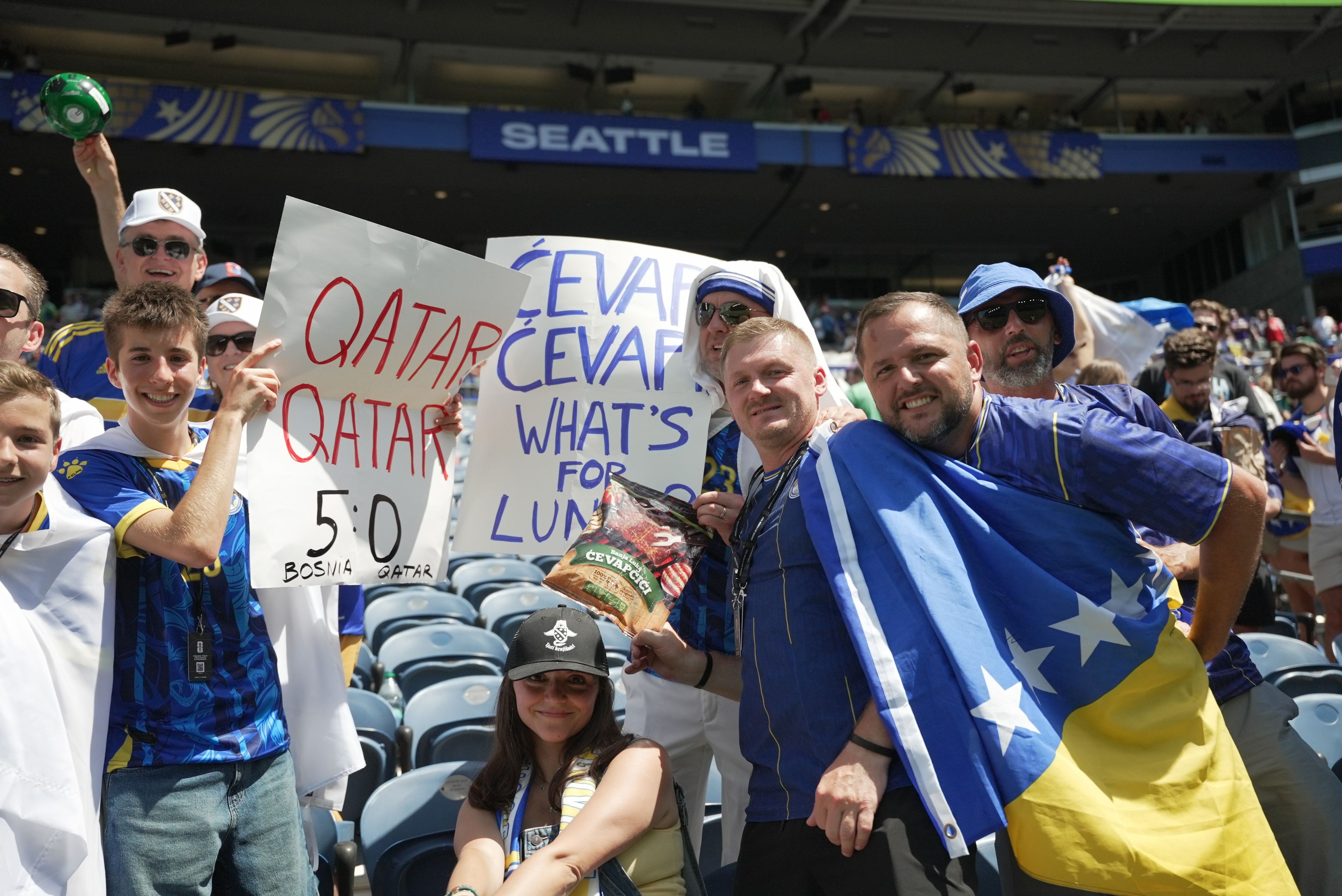 Cevapi-Mania! So feiern die Fans das WM-Sensationsteam.