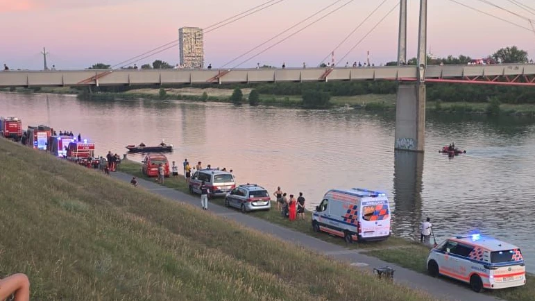 Die Einsatzkräfte eilten zu der Donauinsel, nachdem ein Mann von der Brücke gesprungen war.