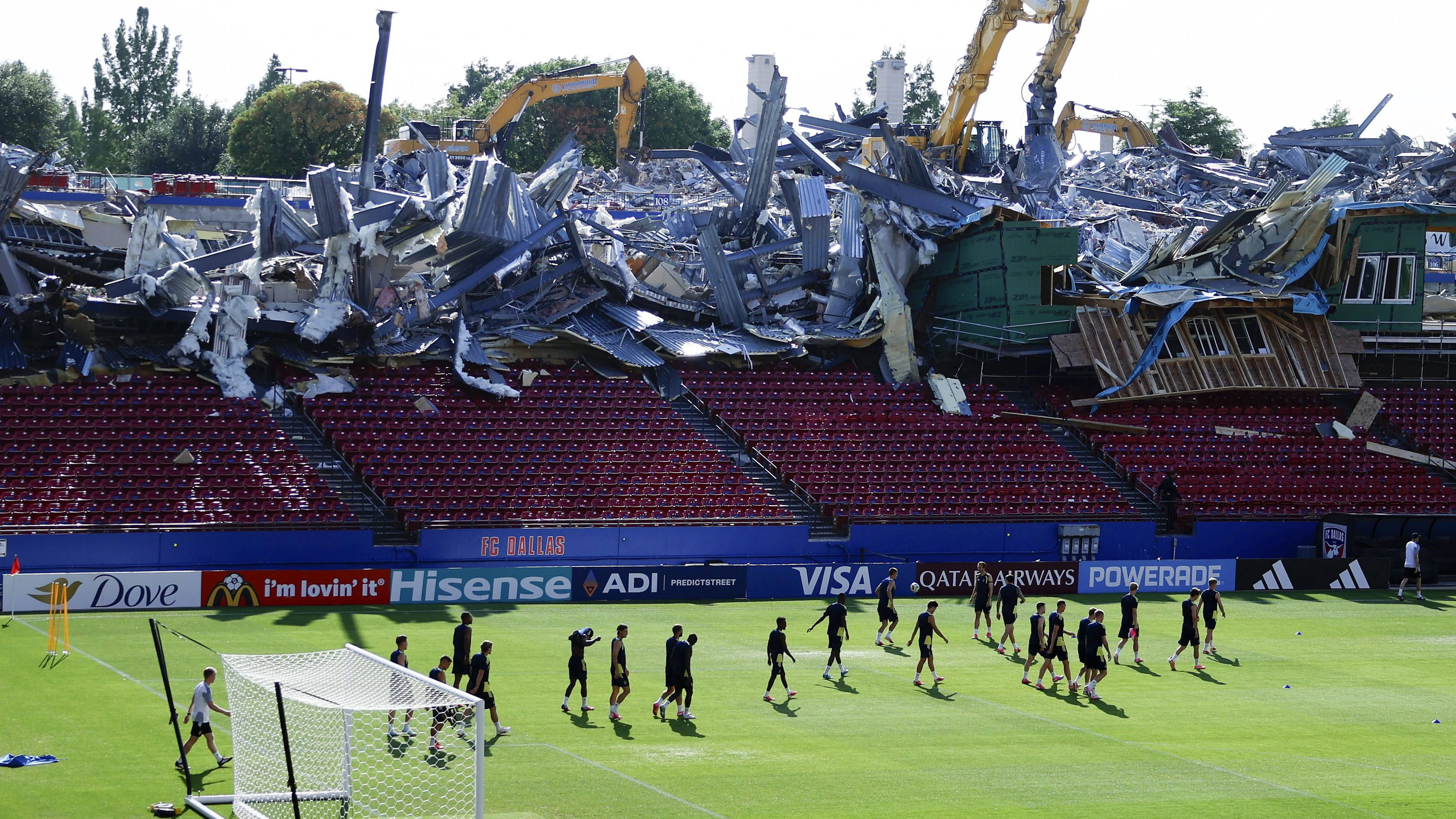 Heute.at - WM-Stars müssen im zertrümmerten Stadion trainieren