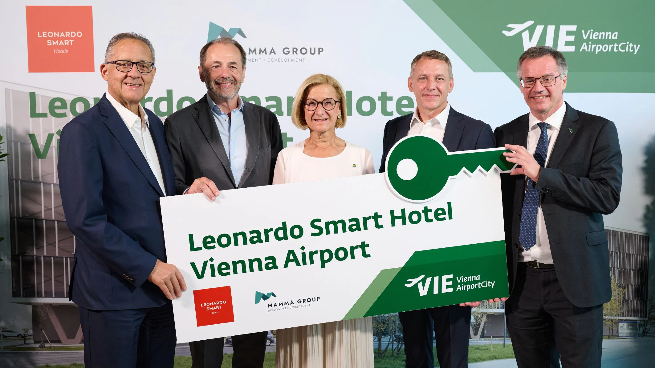 Heute.at - Weltpremiere: Größtes Hotel in Holzbauweise eröffnet