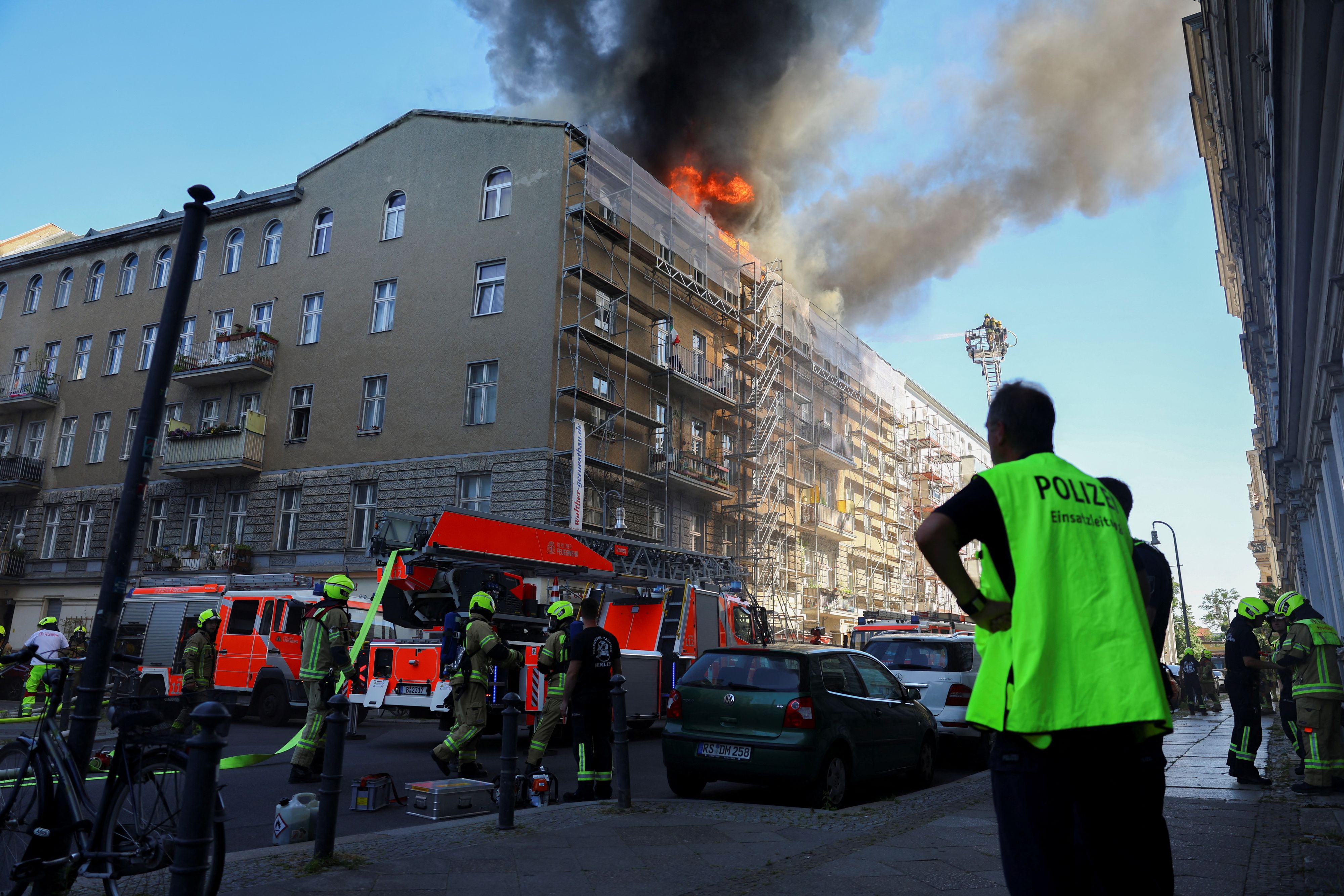 Nach den Taten legte der Arzt Feuer. 